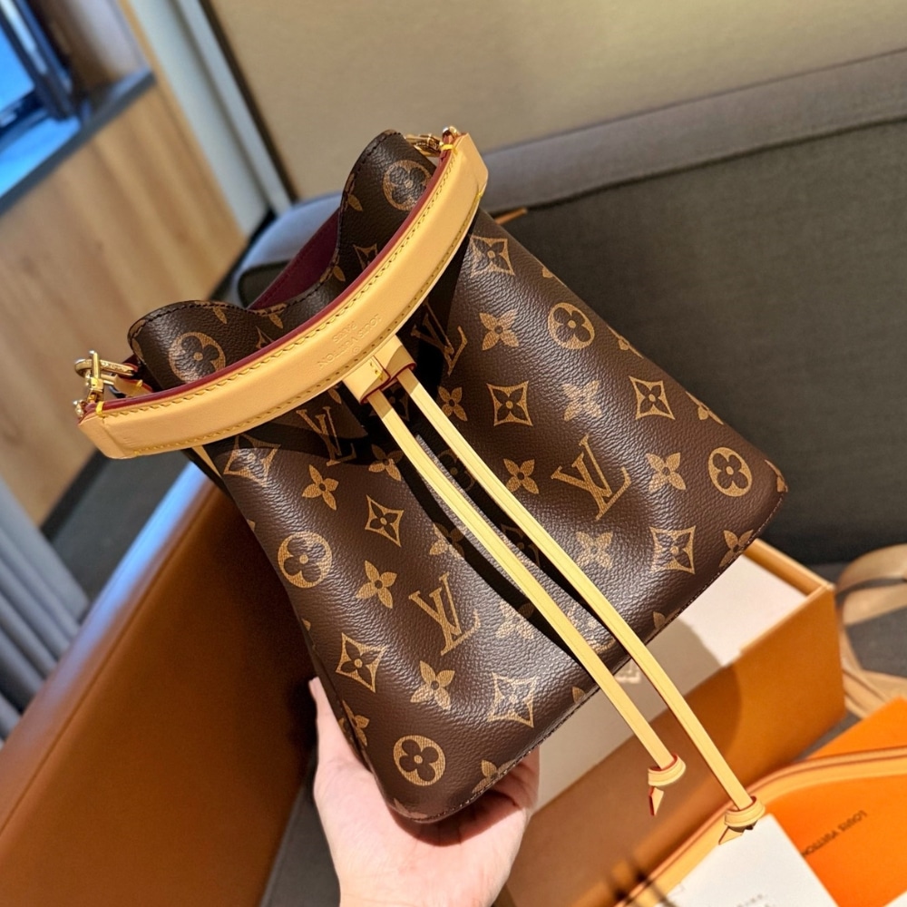 Louis Vuitton Néonoé BB Bag Monogram Brown 20Cm M46581