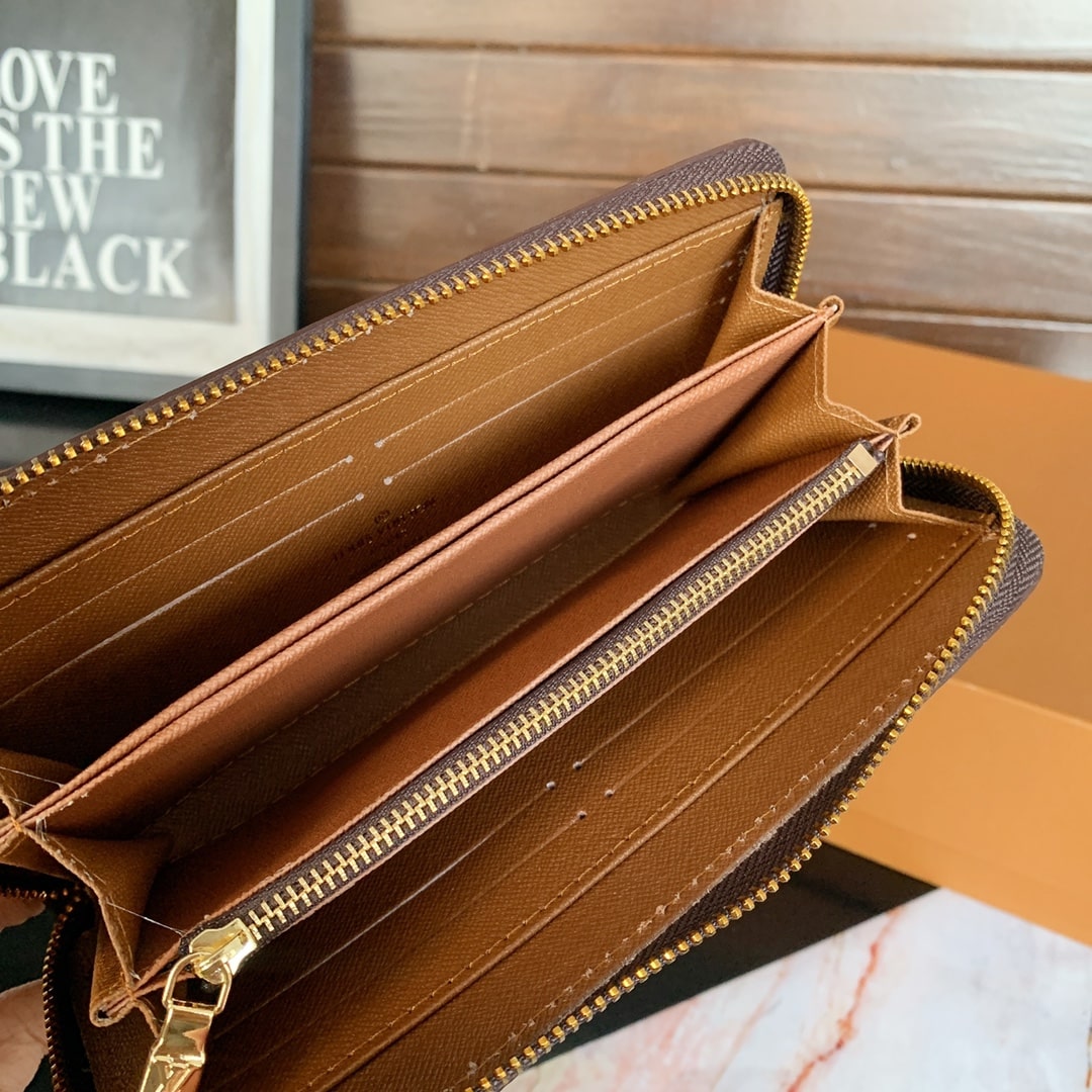 Louis Vuitton Voyage Mm Pochette Monogram Brown 26Cm