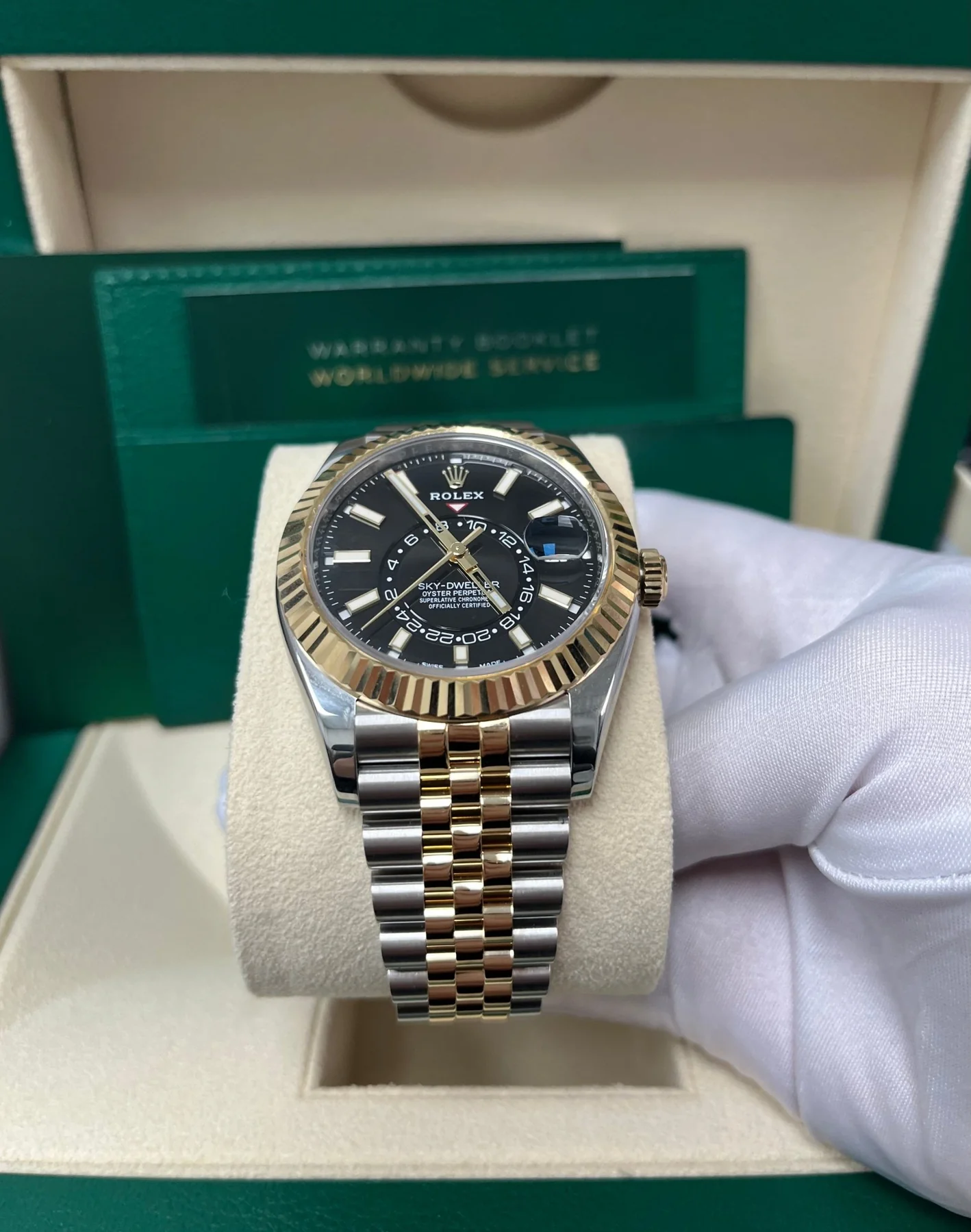 Rolex Sky-Dweller 42 mm Bright black Dial 336933