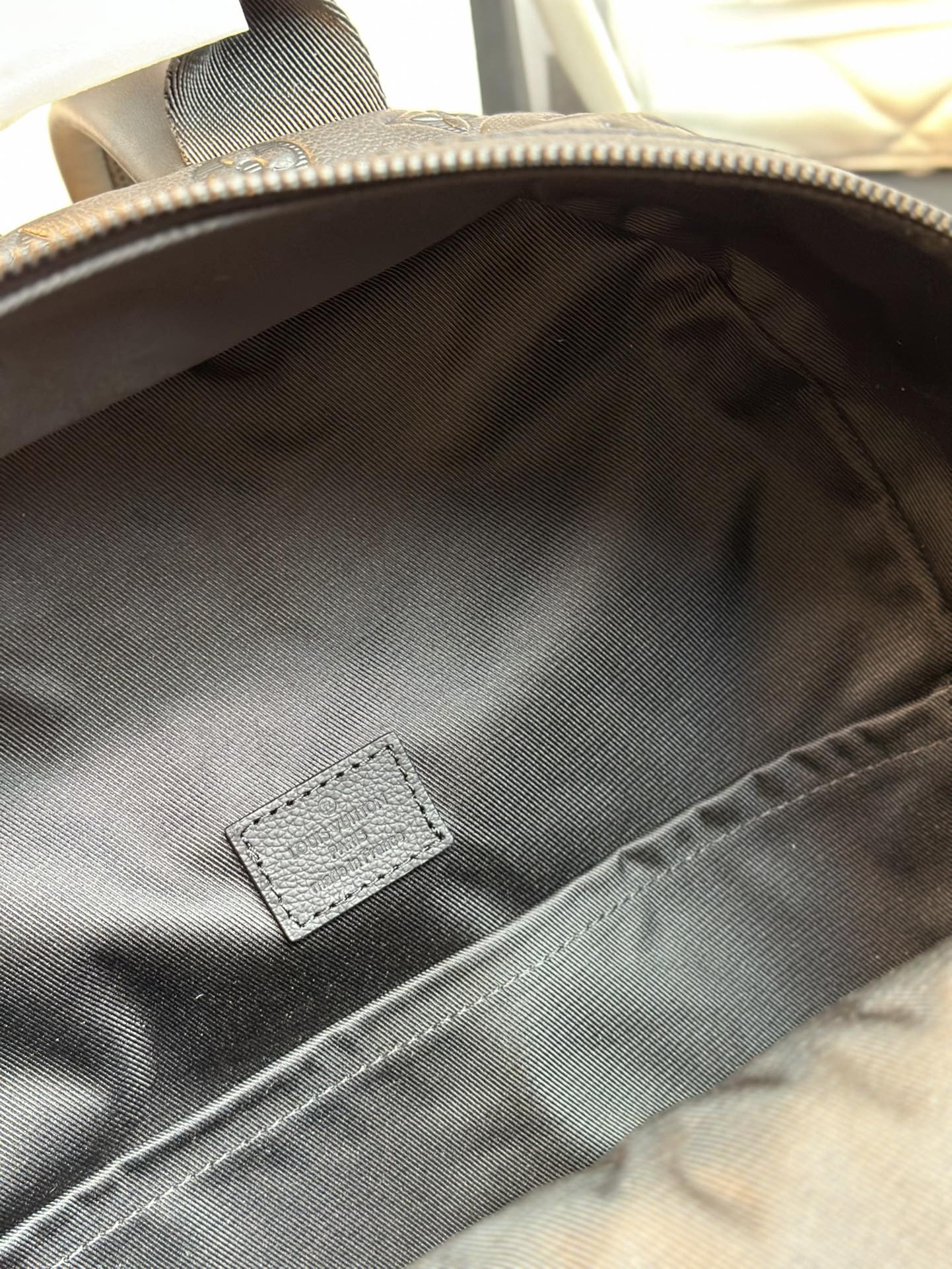 Louis V-Black