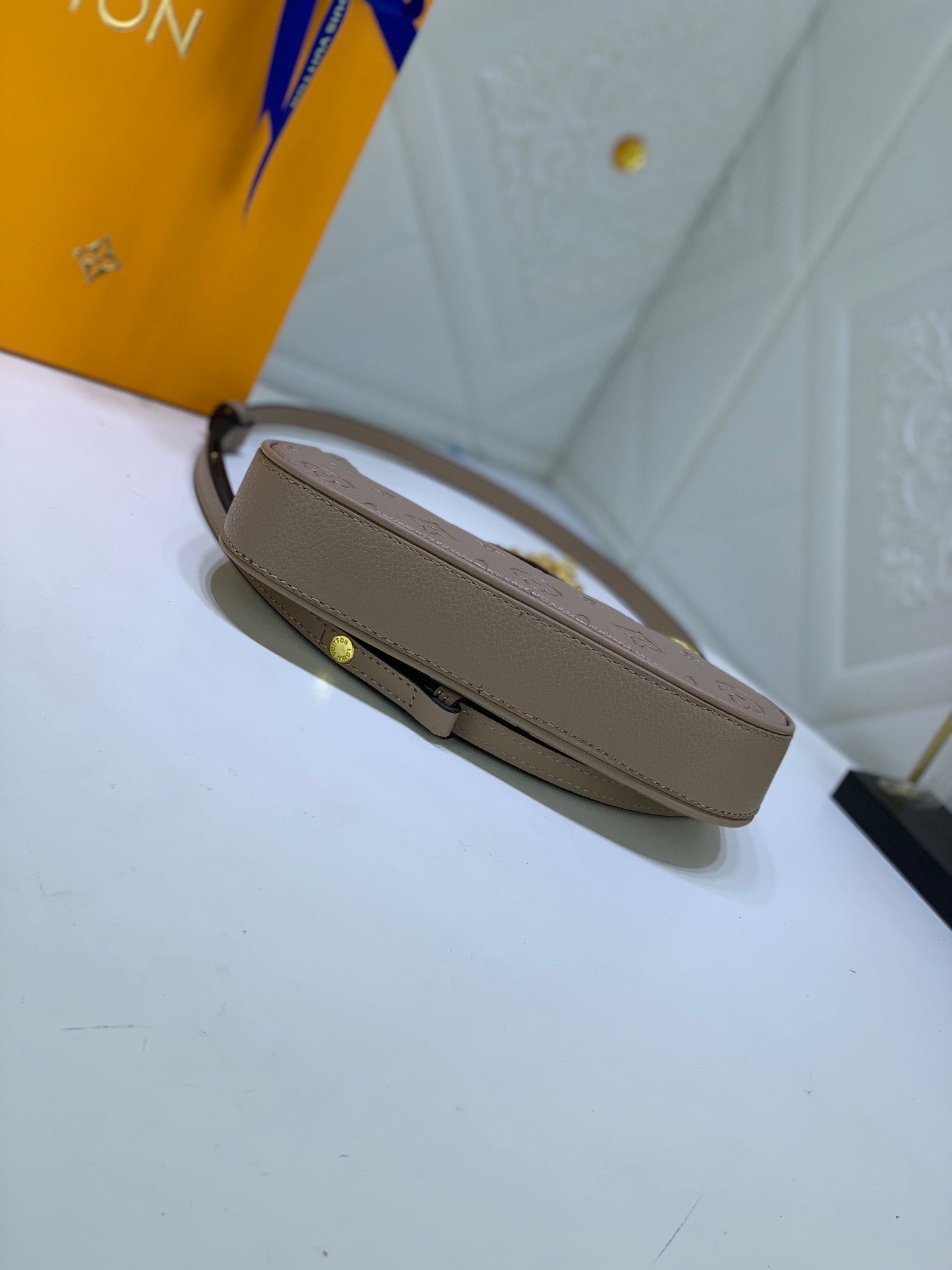 Louis Vuitton Easy Pouch On Strap Tourterelle Beige 19Cm