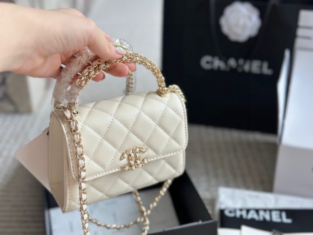 Chanel Clutch Bag With Chain In White 15Cm/5.9in