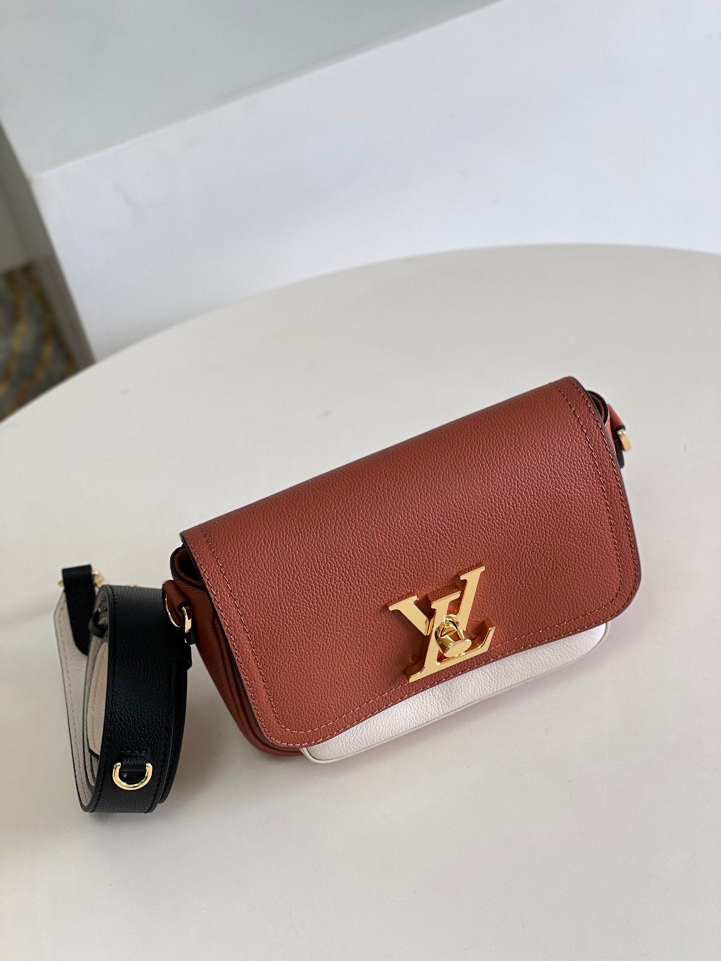 Louis Vuitton Lockme Tender 19Cm Chataigne Brown