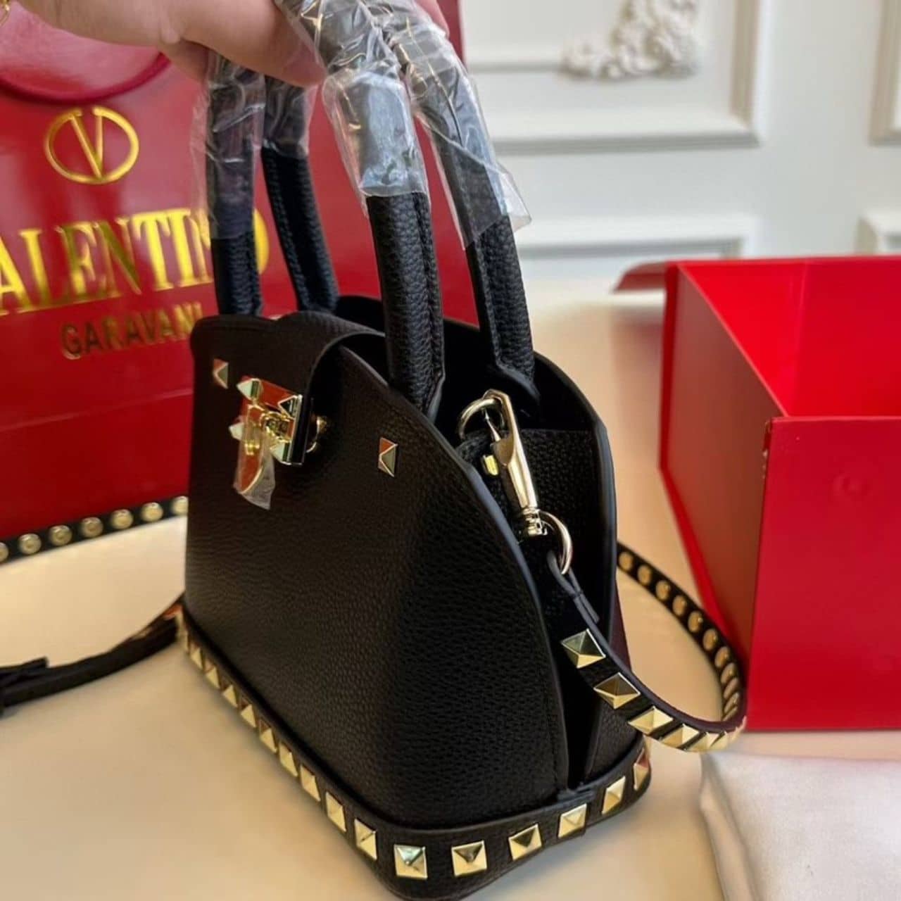 Valentino Garavani Rockstud Handbag In Grainy Black 21Cm