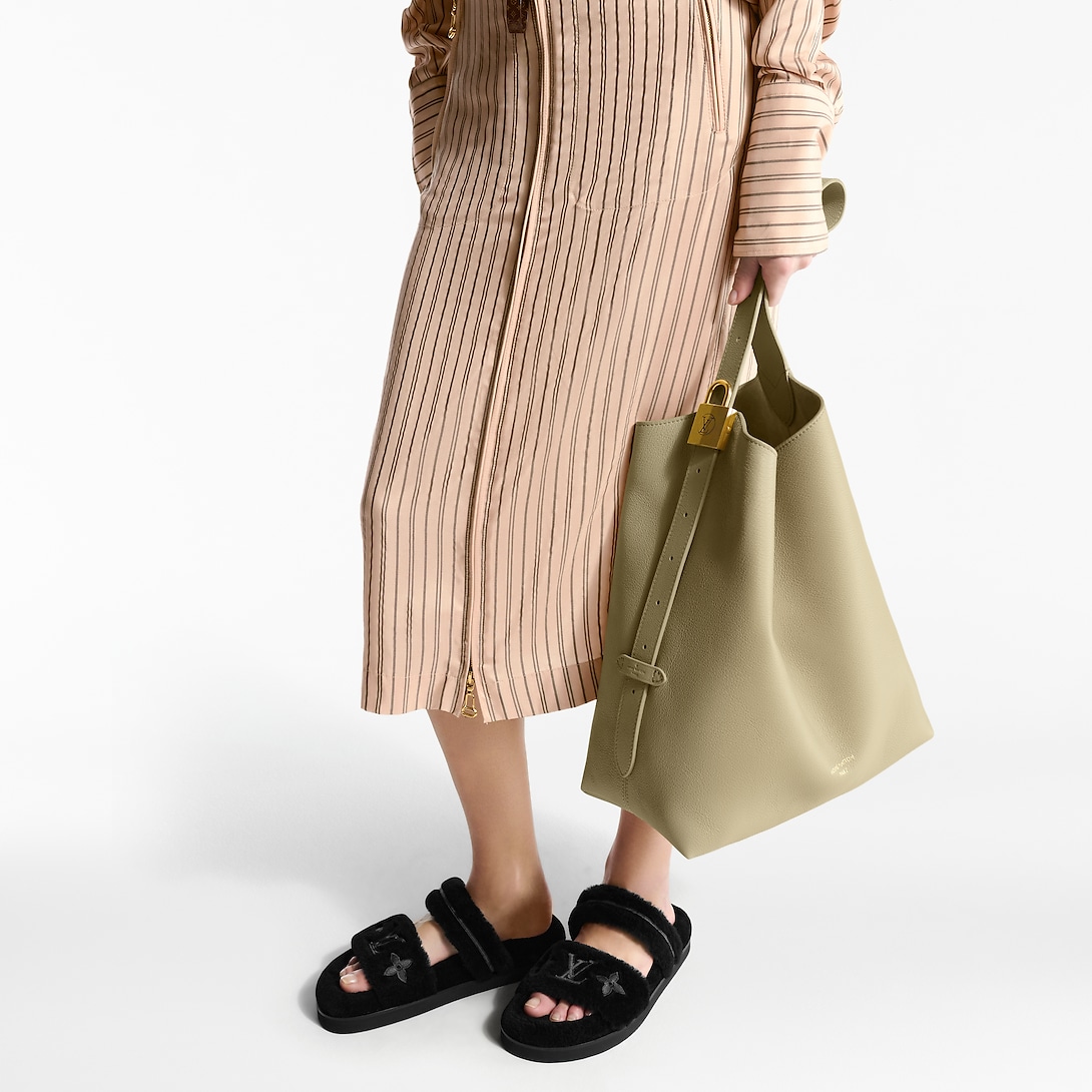 Louis Vuitton Low Key Hobo Mm M24988