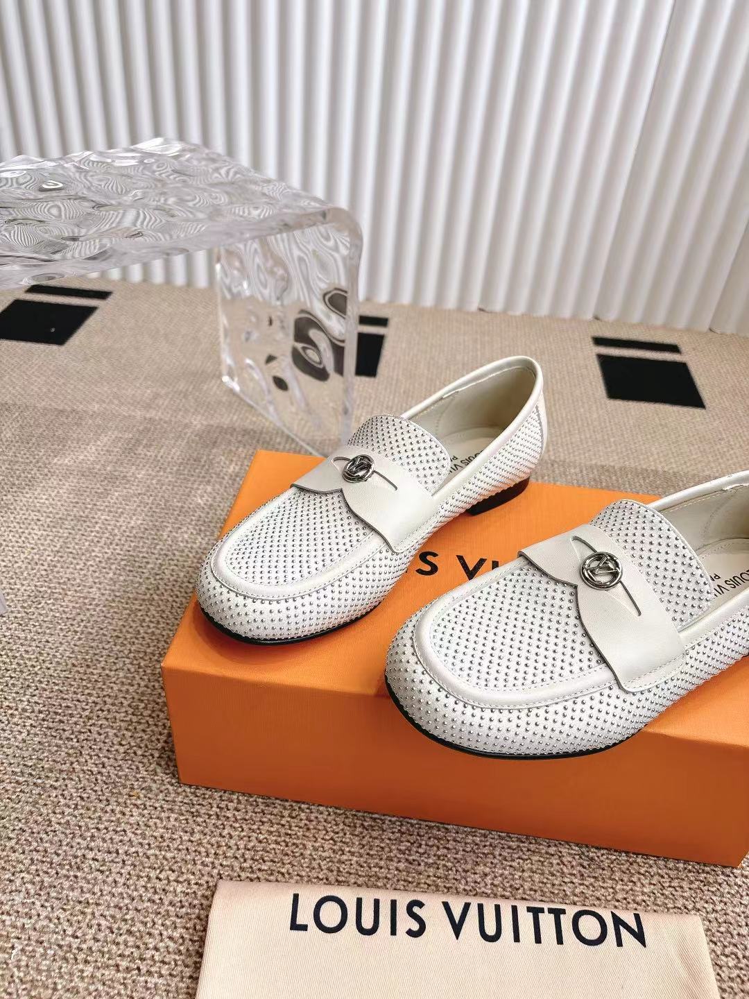 Louis Vuitton Soho Flat Loafer White1AGXDC