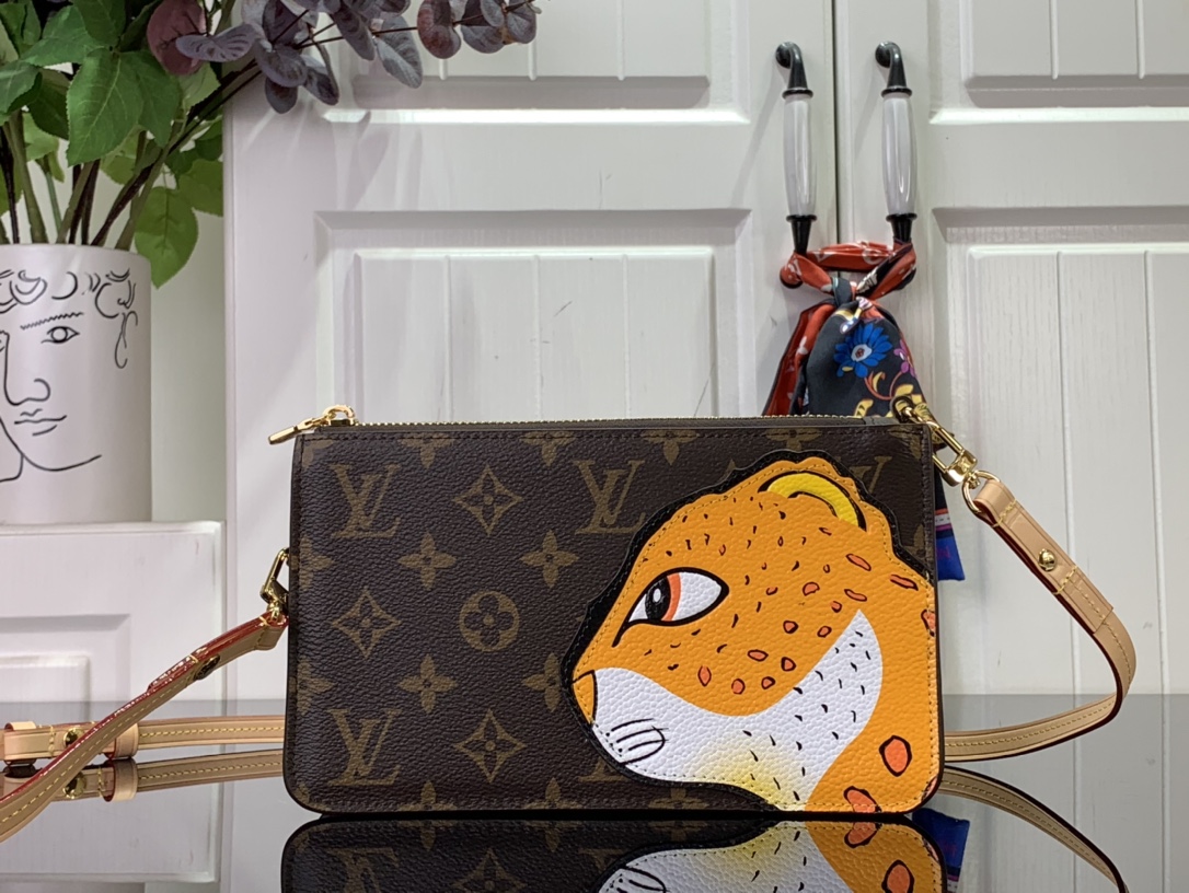 LOUIS VUITTON Lexington Pouch M83685
