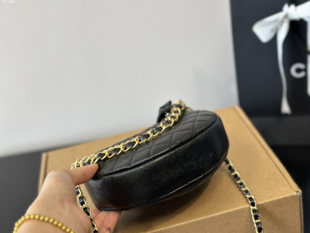 Chanel Pouch Grained Shiny Calfskin Black 17Cm/6.7in Ap3943 B16288 94305
