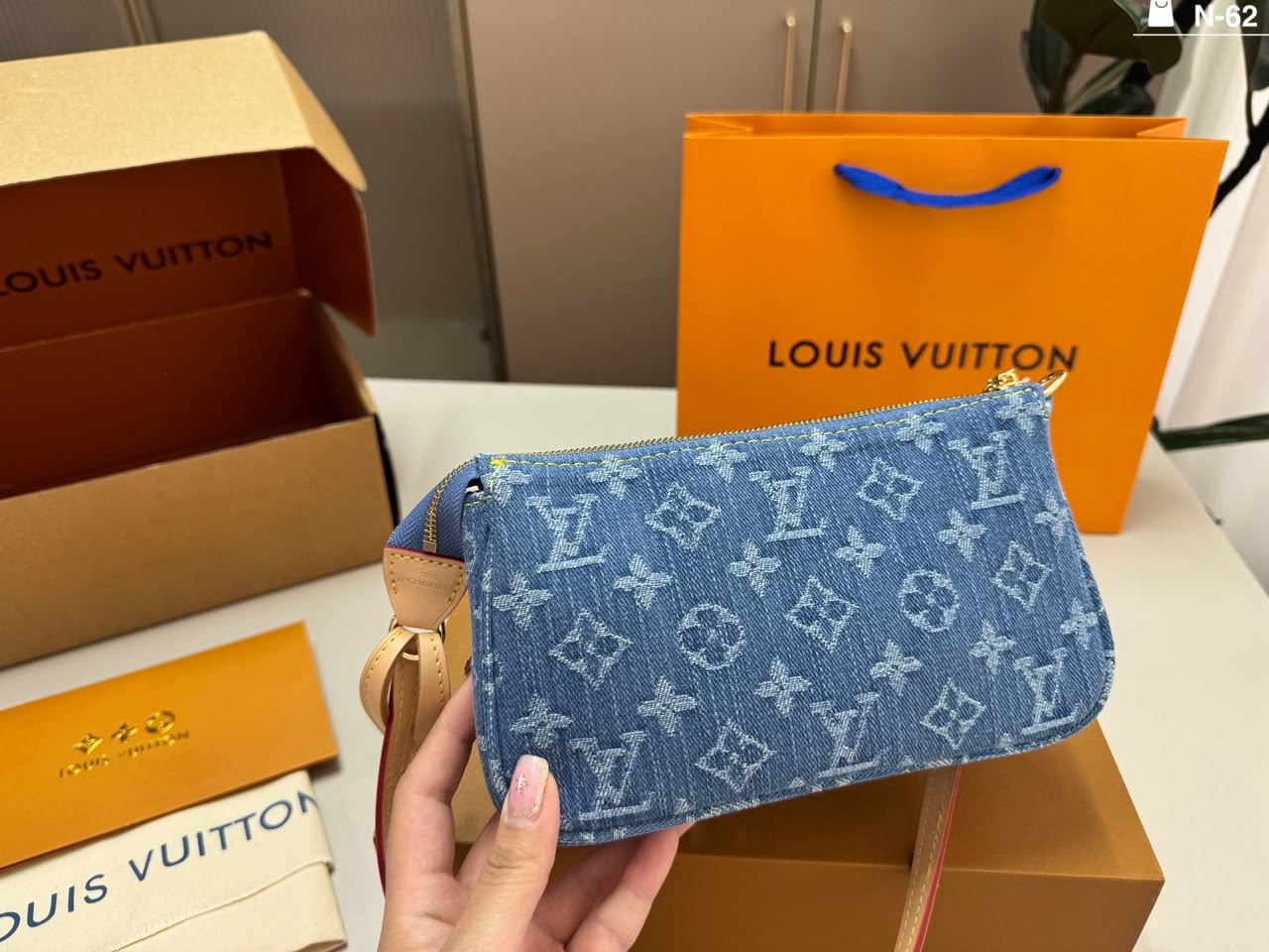 Louis Vuitton Accessoire Cargo Pochette Bag 23.5cm M27602