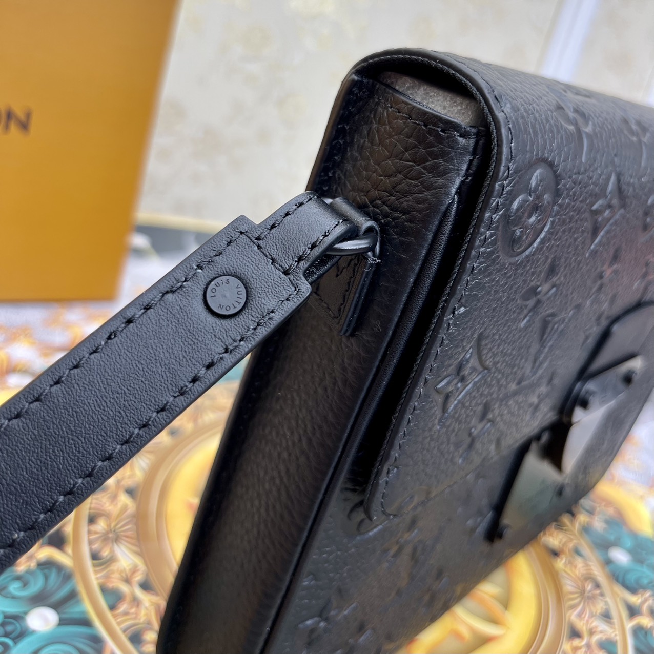 Louis Vuitton S Lock A4 Pouch Black 28Cm M80582