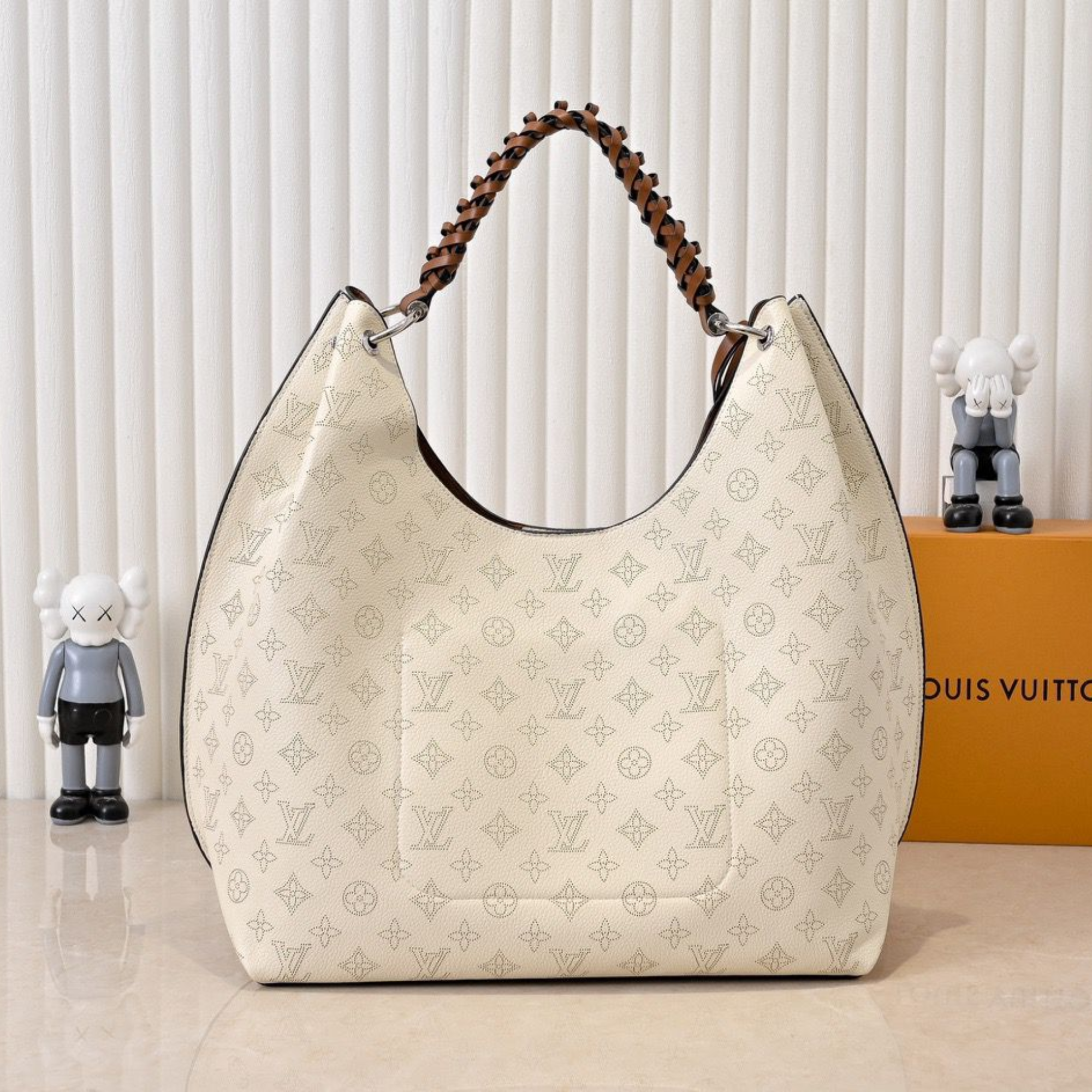 Louis Vuitton Carmel Hobo Bag 40cm/15.75in