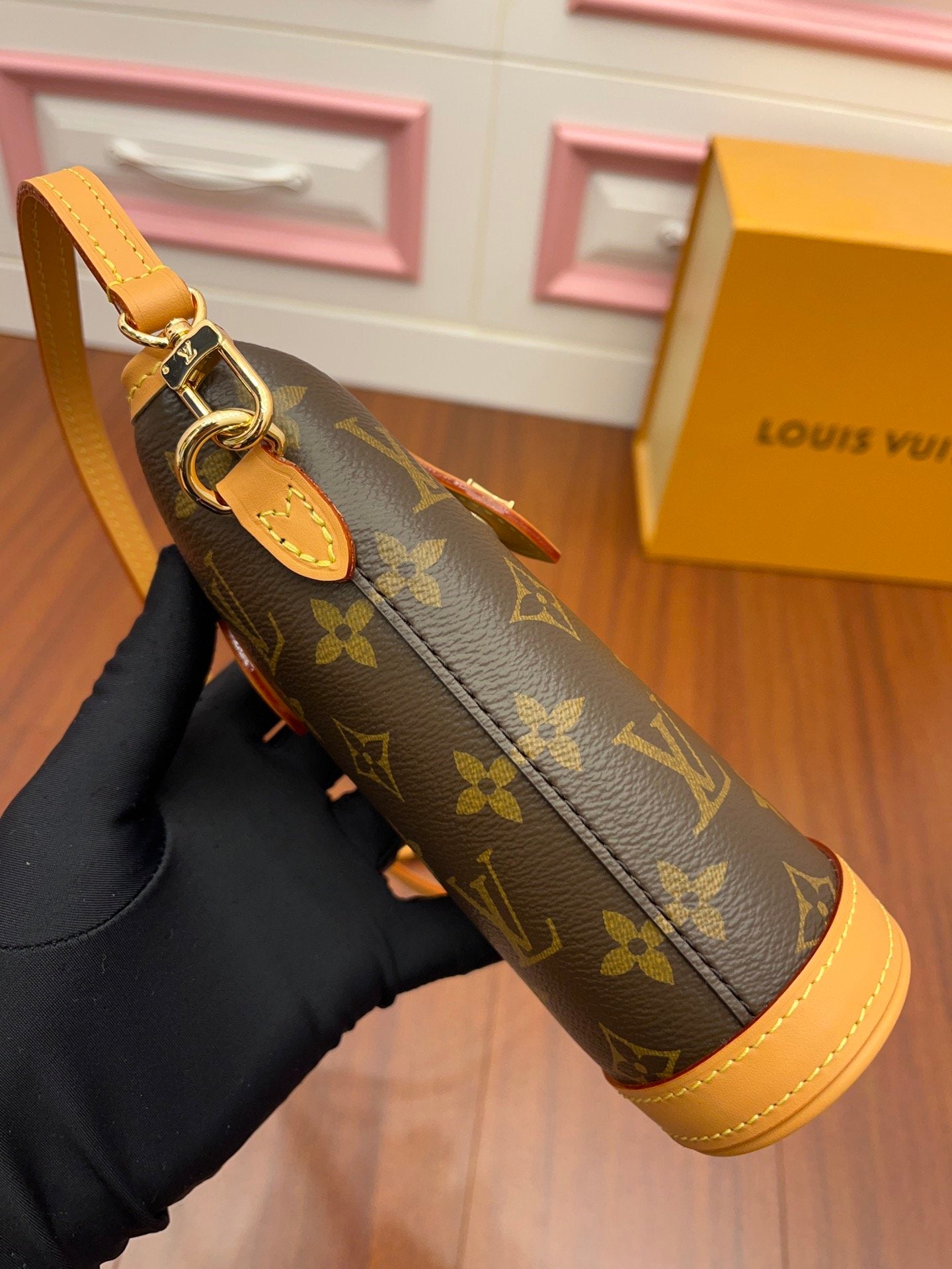 Louis Vuitton Fold Me Pouch 18Cm