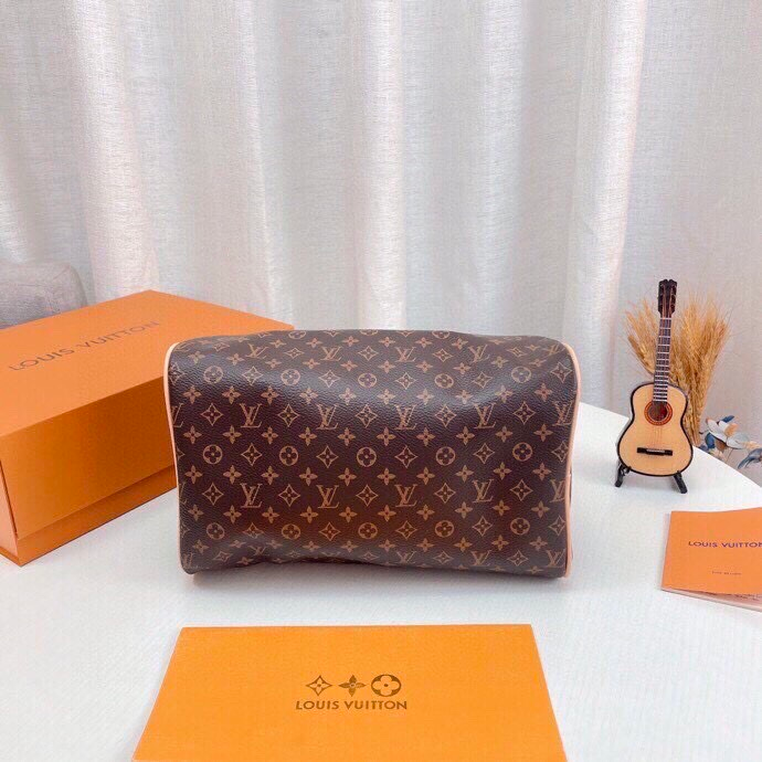 Louis Vuitton Dopp Kit Toilet Pouch Monogram Canvas 27Cm M44494