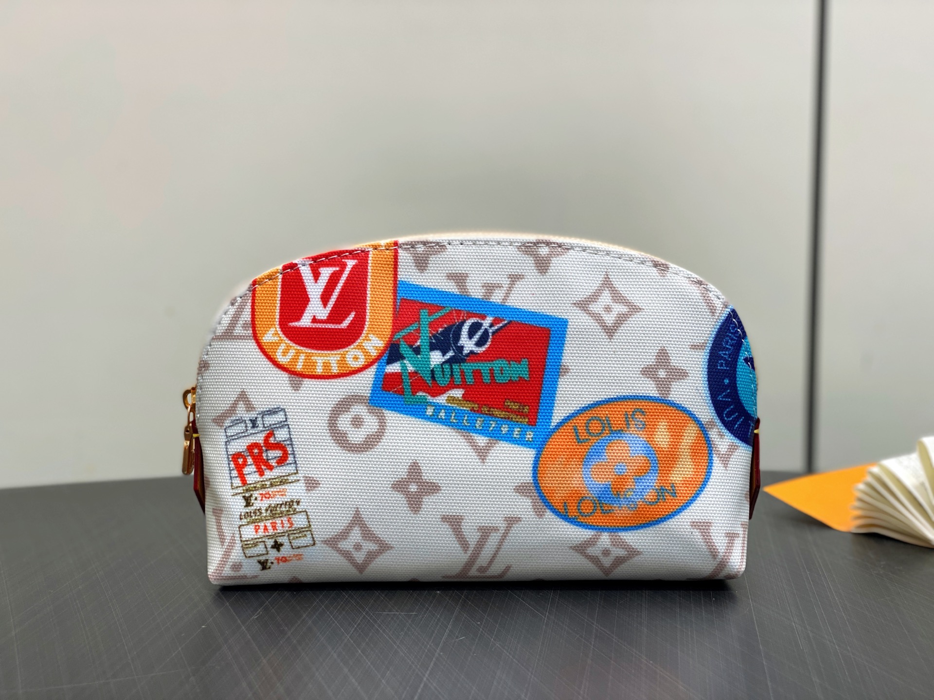 Louis Vuitton M14909 Pochette Cosmétique