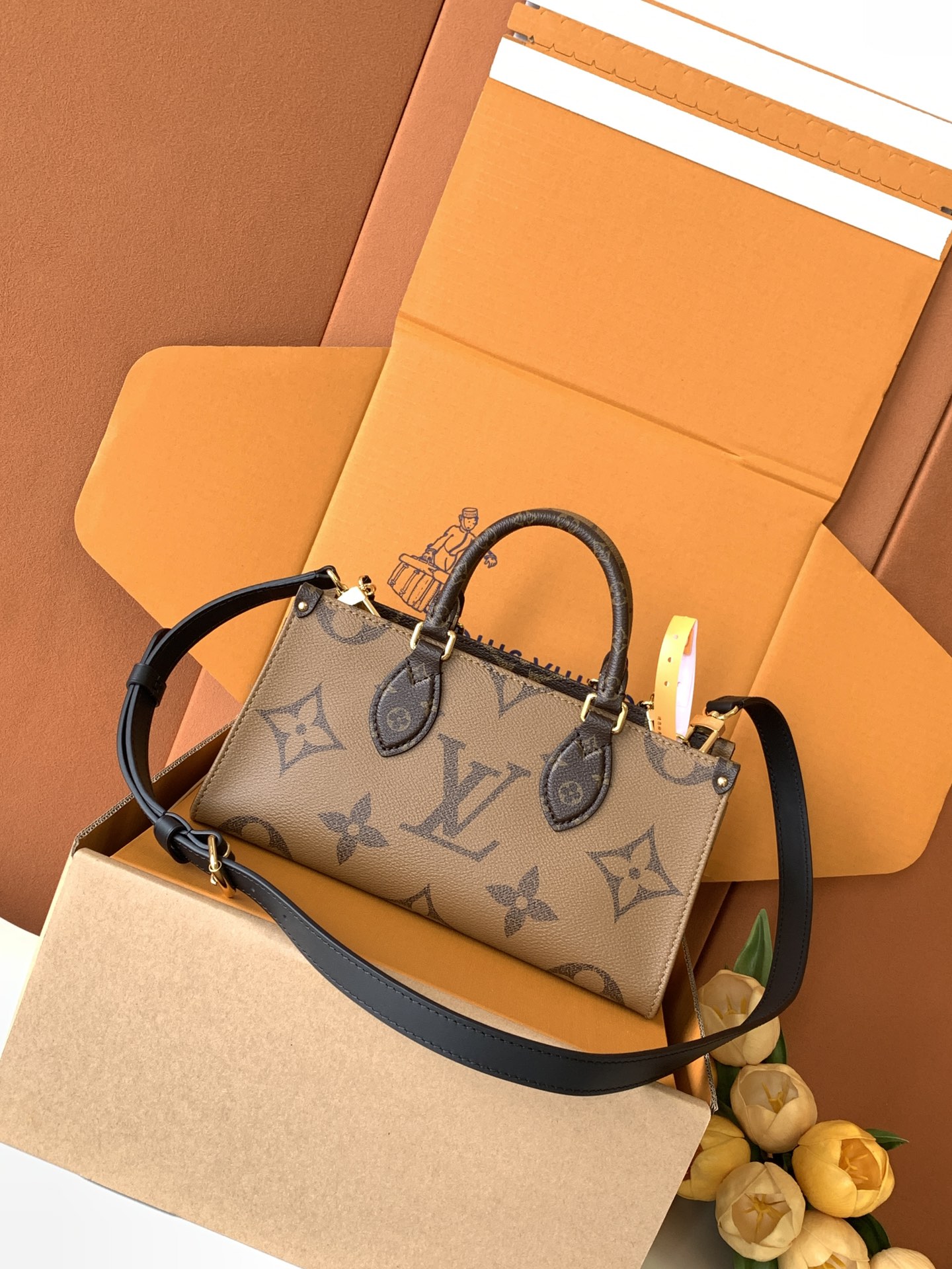 LV M14236 OnTheGo East West Chain