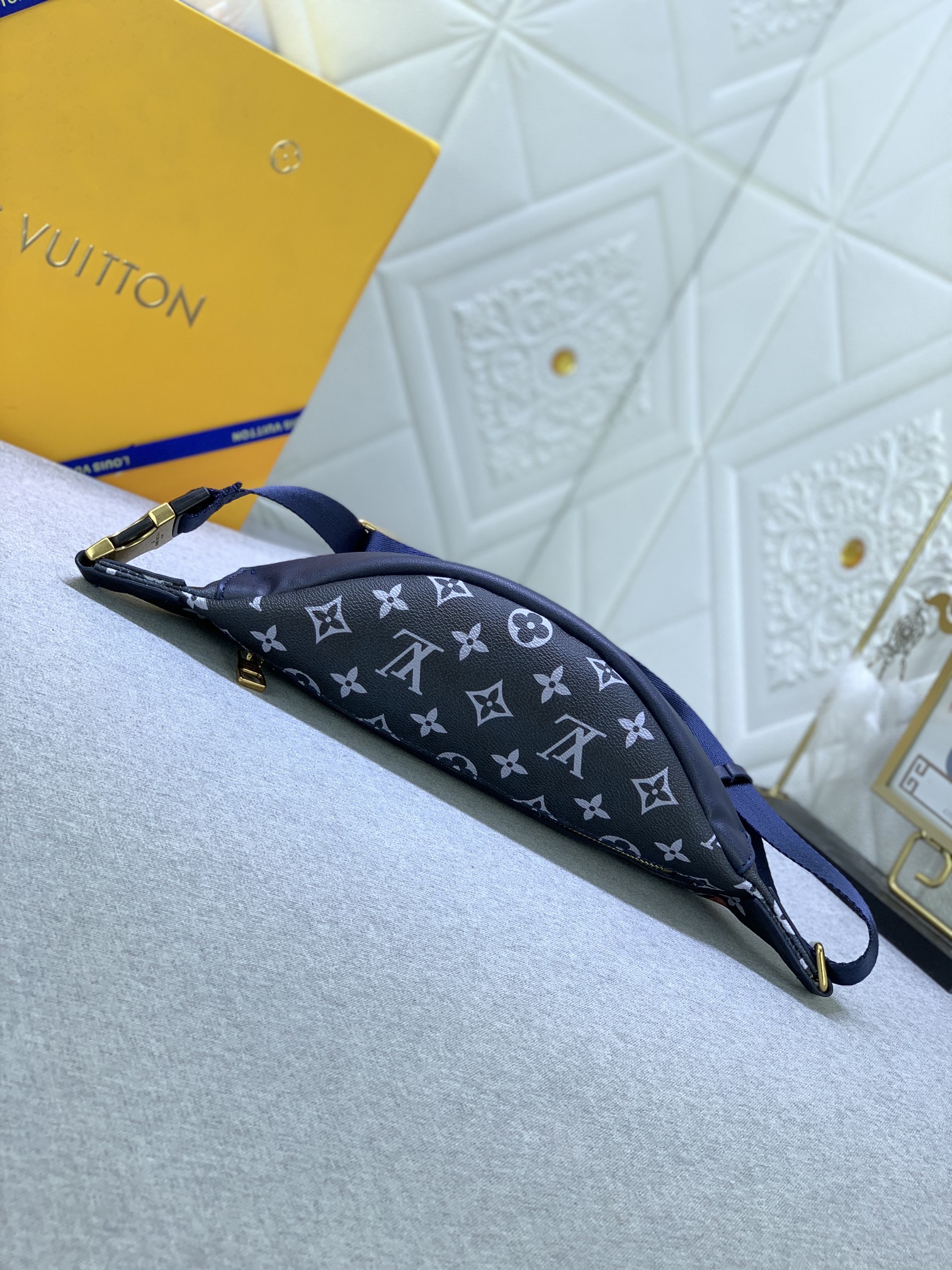 Louis Vuitton Discovery Bumbag Pm Ink Blue 44Cm M23905