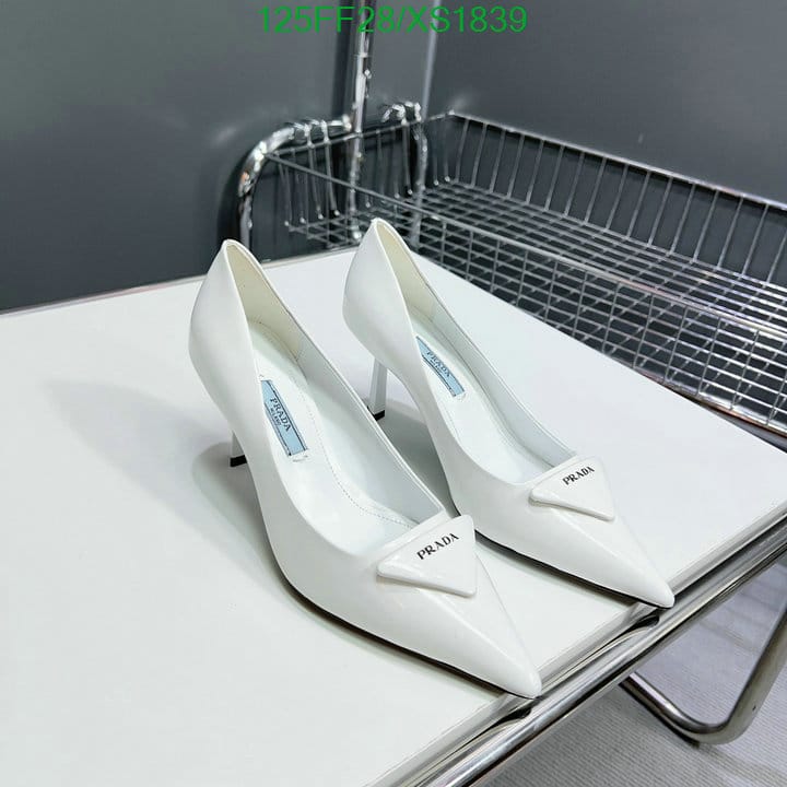 Prada Cleavage Nero Leather Pumps White