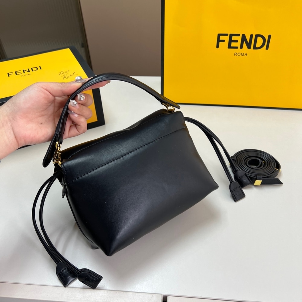 Fendi Mamma Baguette Small Black 18Cm 8Bs105Abvef0Kur