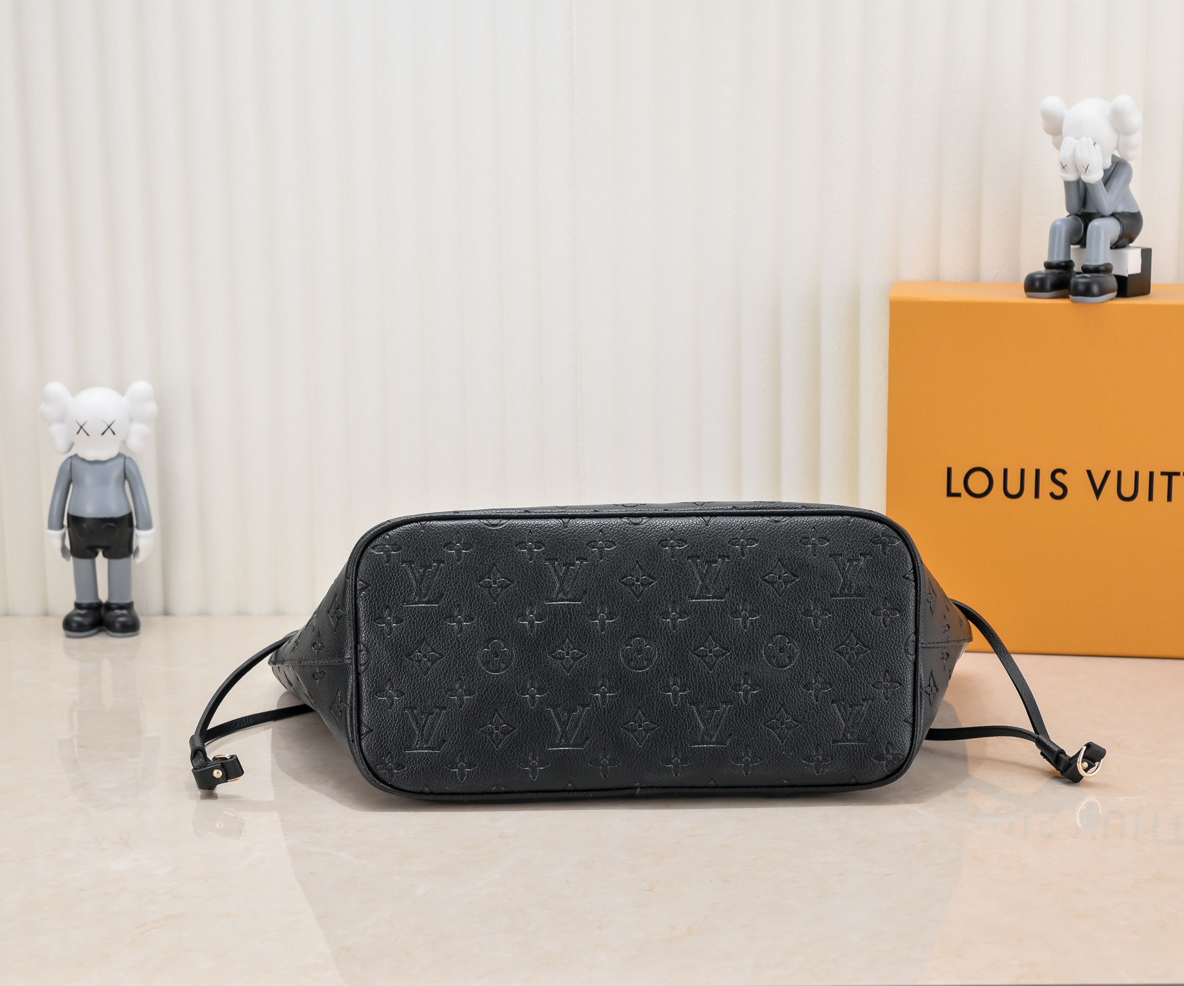 Louis Vuitton Neverfull MM Monogram Empreinte Leather Black 31cm