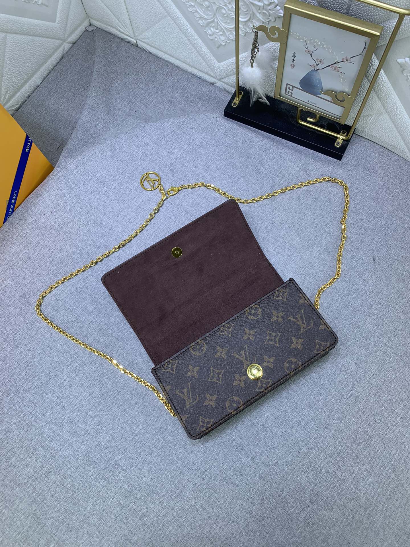 Louis Vuitton Wallet On Chain Lily Monogram 20Cm M82509