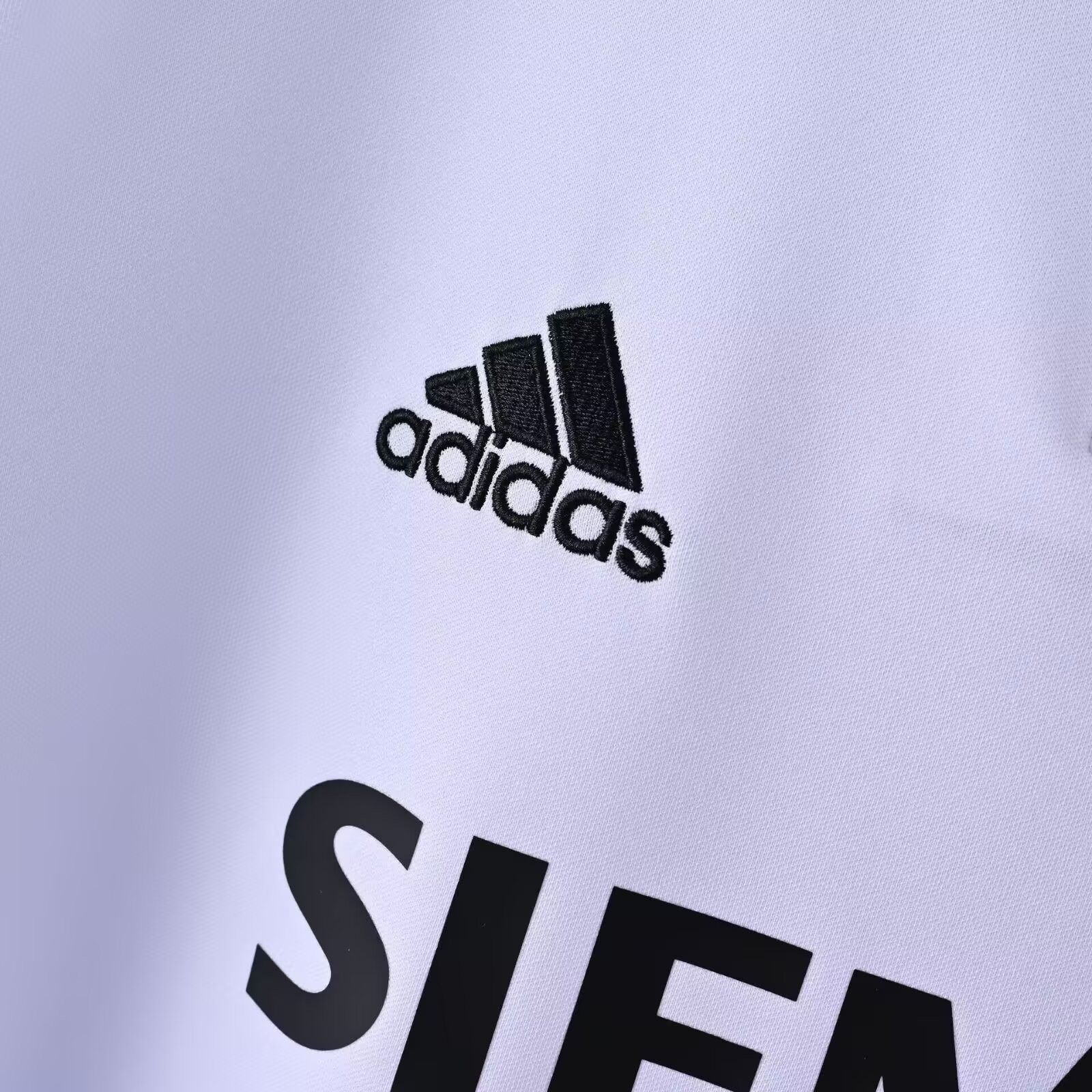 2003/2004 Retro Real Madrid Home Football Shirt 1:1 Thai Quality