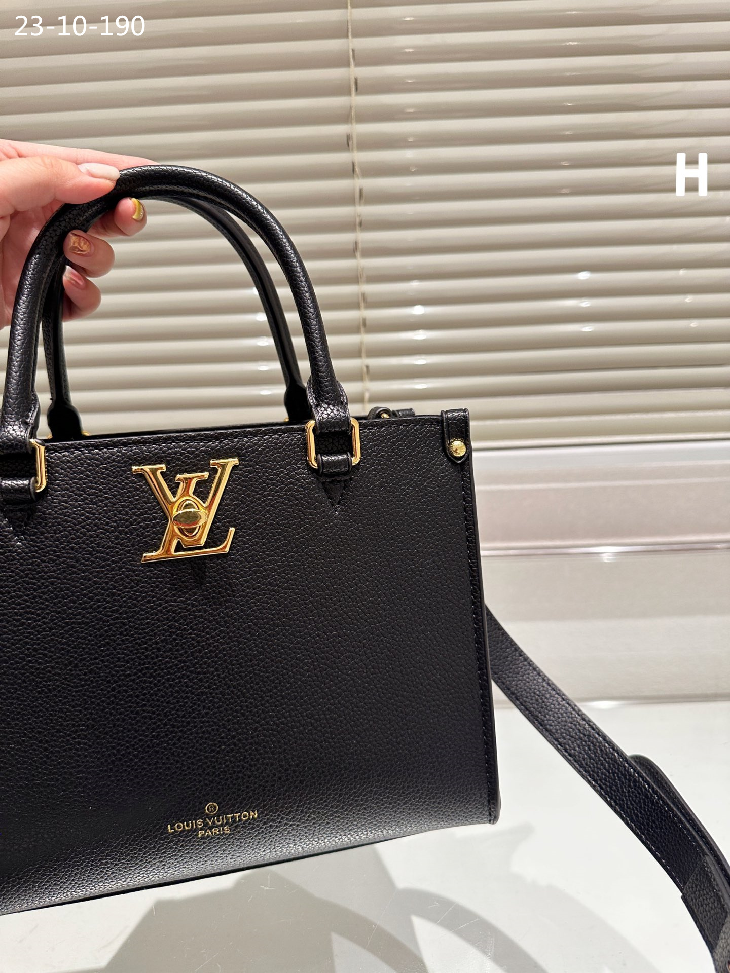 Louis Vuitton Lock Go Bags Black 25Cm M22311