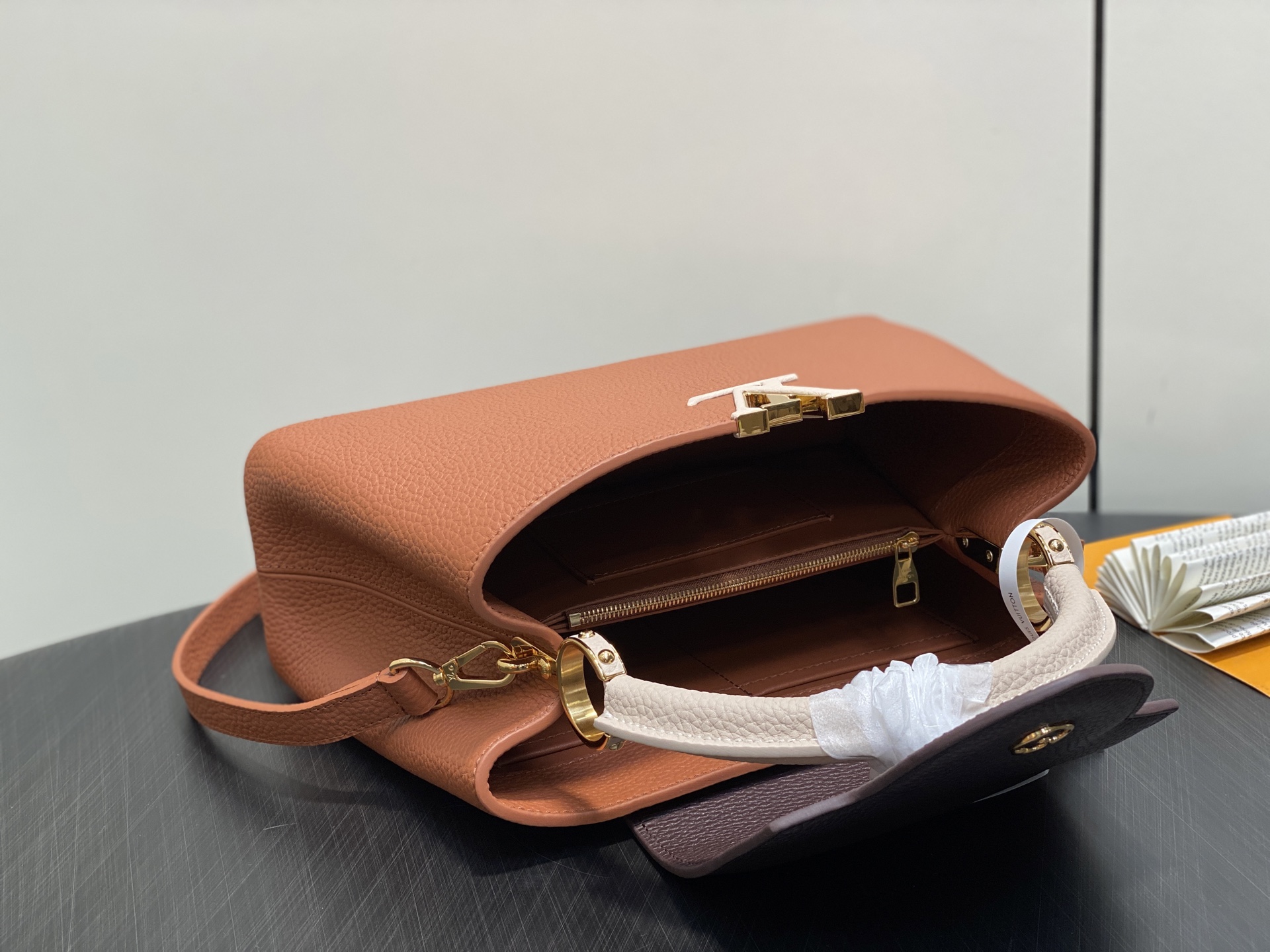Louis Vuitton Capucines MM M14176 Brown 31.5cm/ 12.2in