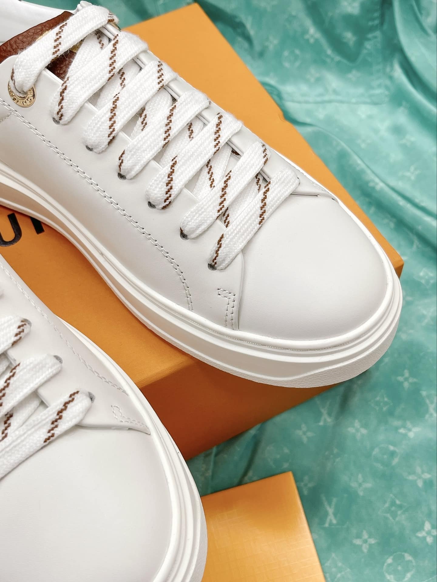 Louis Vuitton Time Out Sneaker 1Aadmt