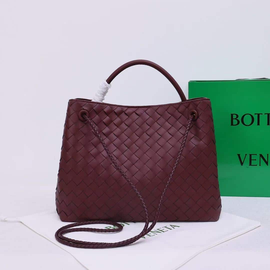 Bottega Veneta Andiamo Leather Top Handle Black 33Cm