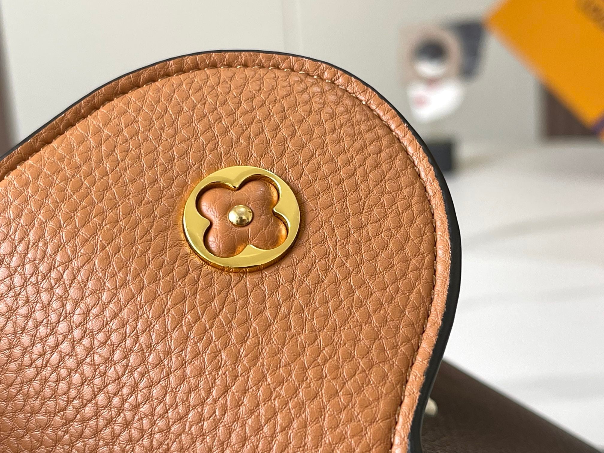 Louis Vuitton Capucines Mm 31Cm