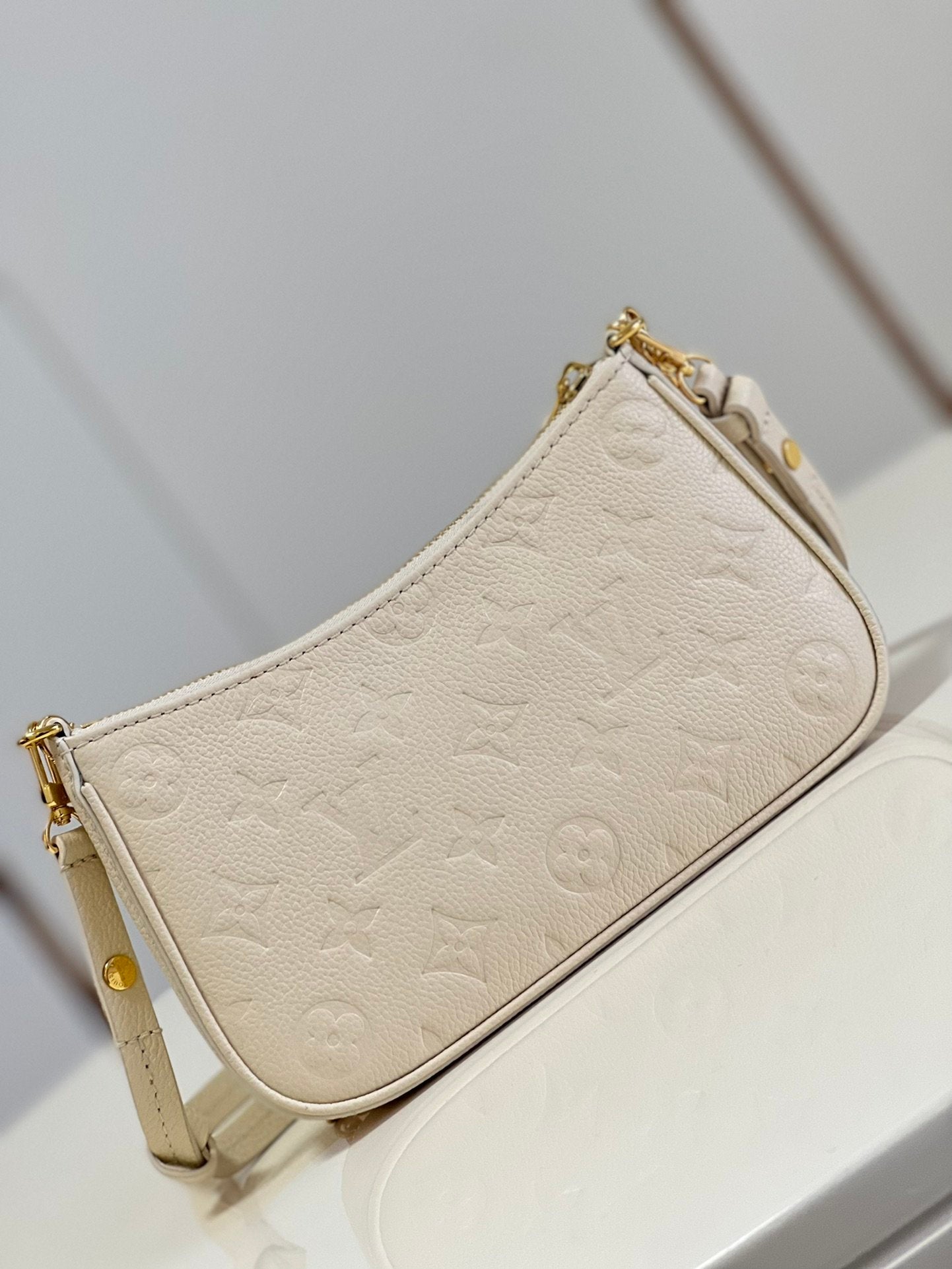 Louis Vuitton Easy Pouch On Strap 19Cm White