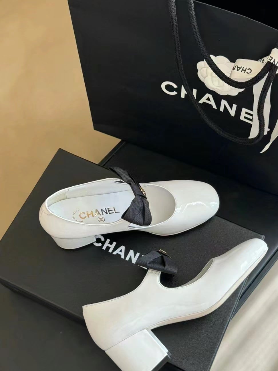 Chanel Mary Janes White And Black G45356 B15113 Nt688