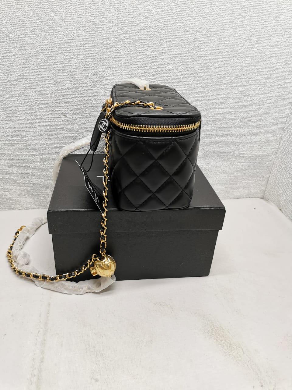 Chanel Pearl Crush Vanity Case With Chain In Black 17Cm