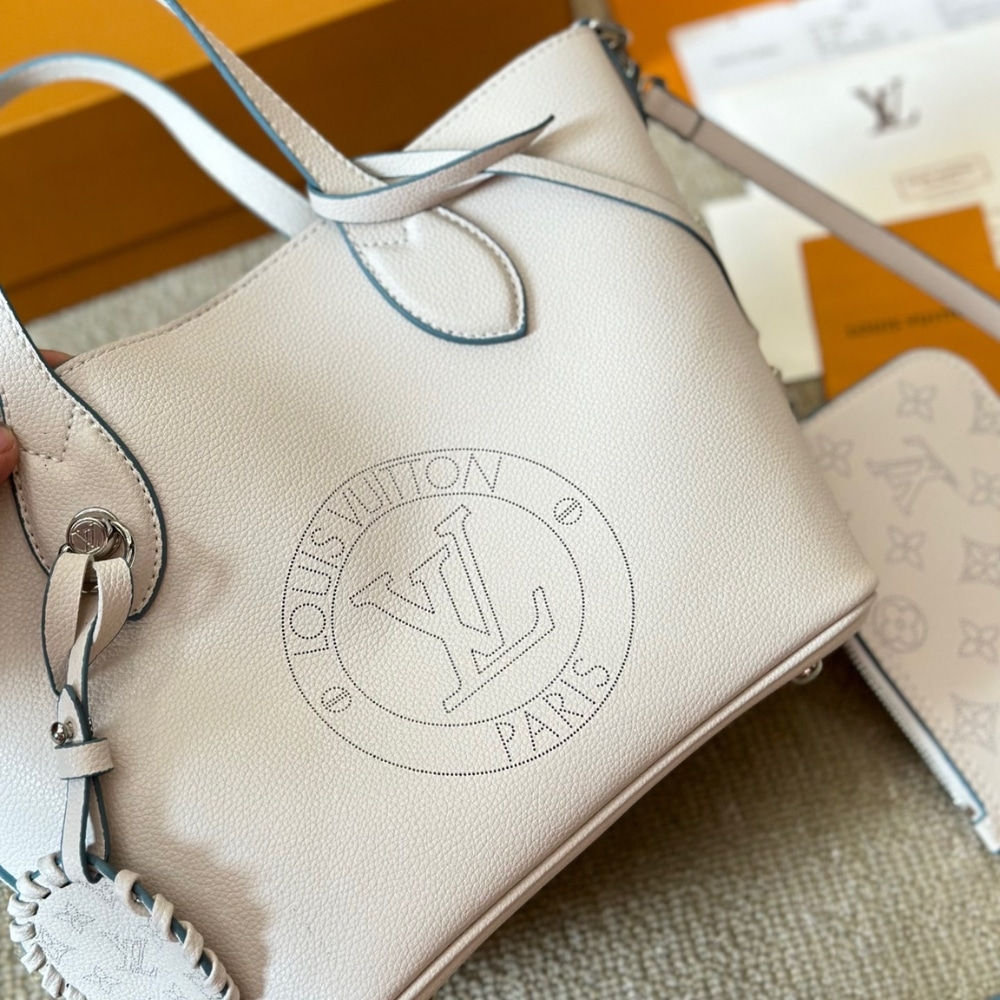 Louis Vuitton Blossom Mahina Bag With Lv Circle Motif White 23Cm