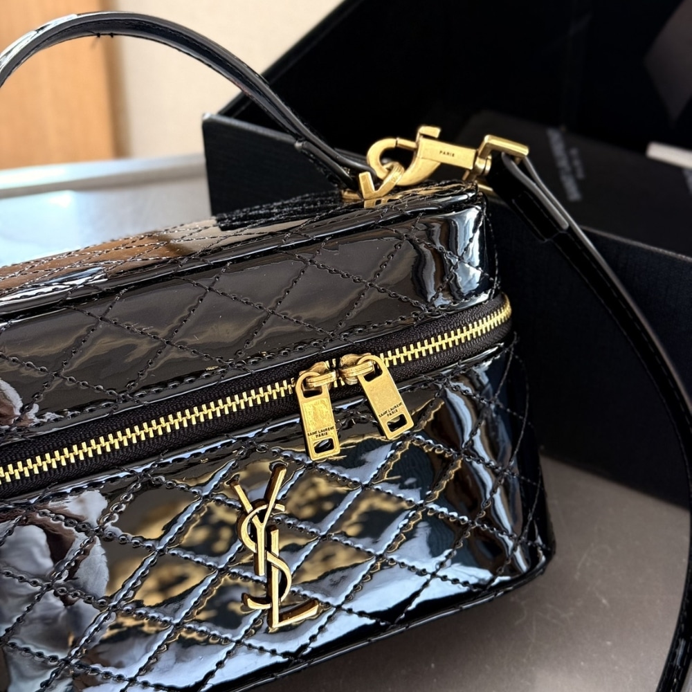 Saint Laurent Gany Vanity Bag In Patent Leather Black 19Cm