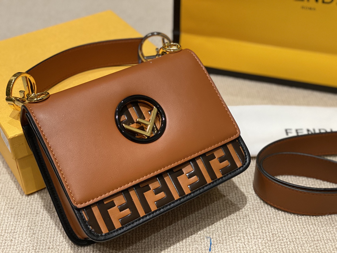 Fendi Ff Logo Bottom Brown Bag 22Cm