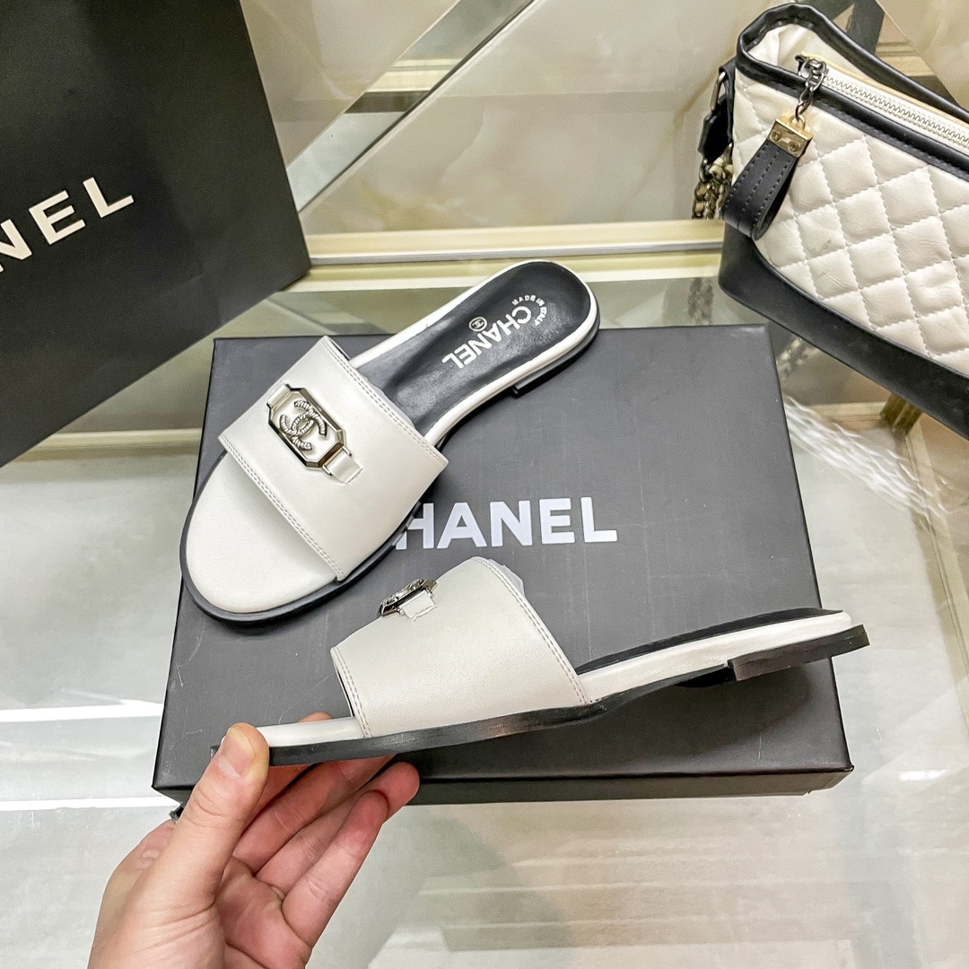 Chanel Slippers With Cc Silver Hardware White