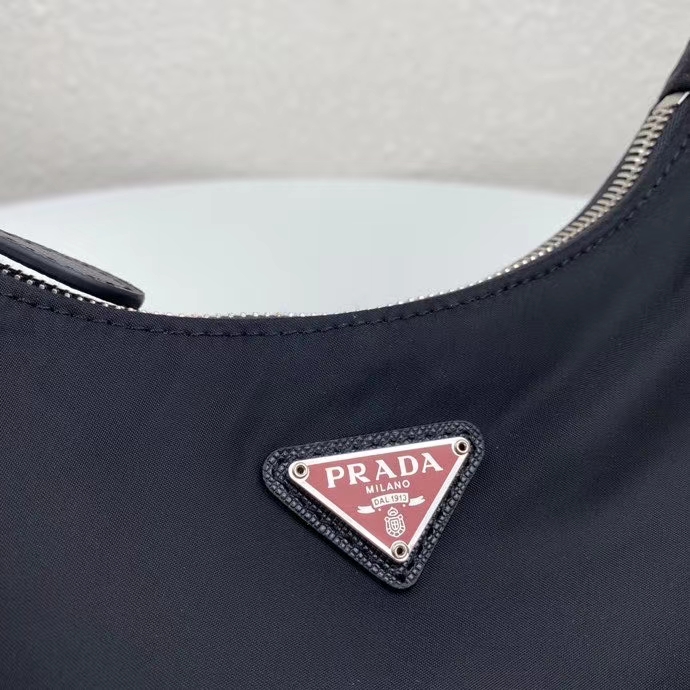 Prada Re Edition 2005 Re Nylon Black Red 22cm 1BH204 064 F0DL1 V I1L