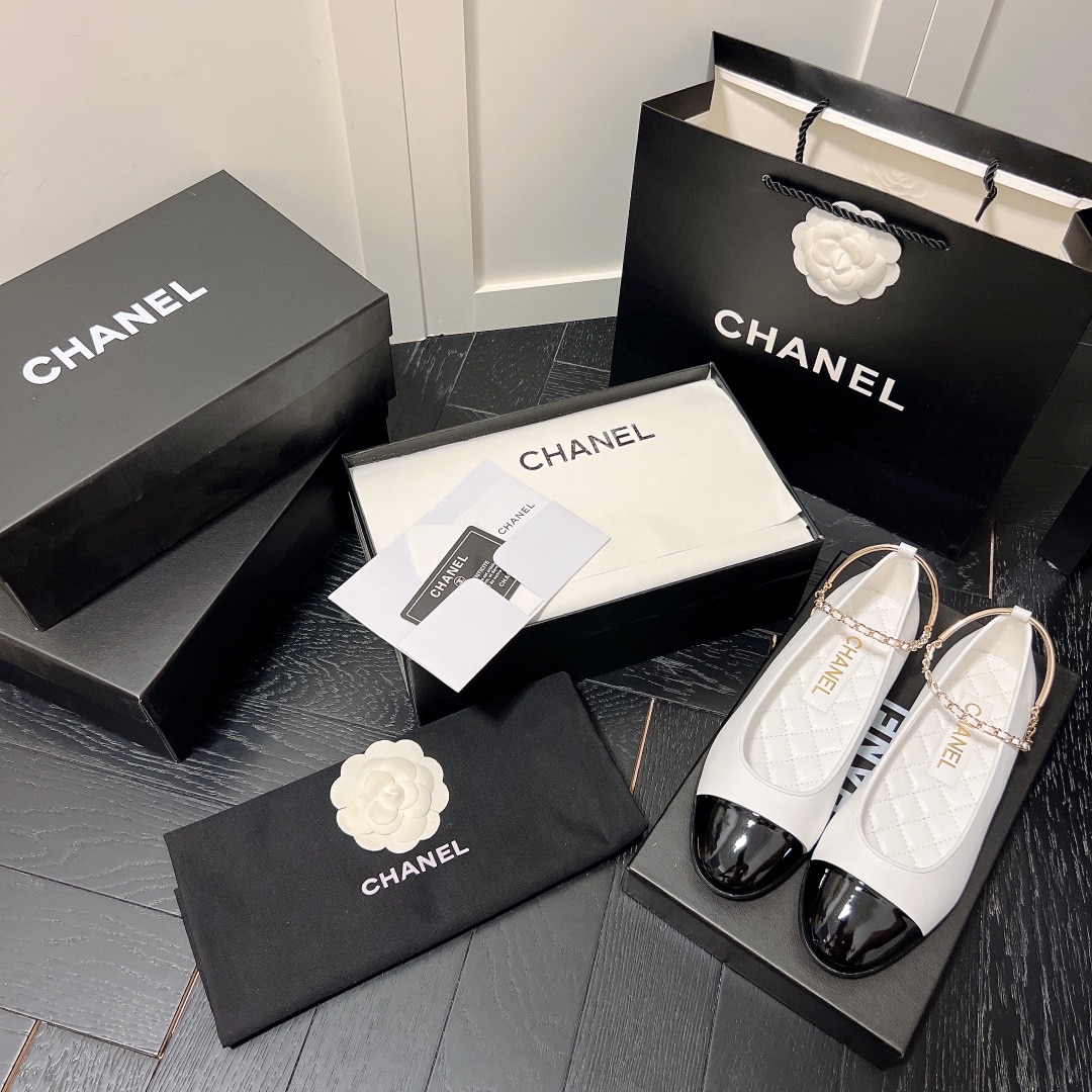 Chanel Interlocking Cc Logo Ballet Flats Black White