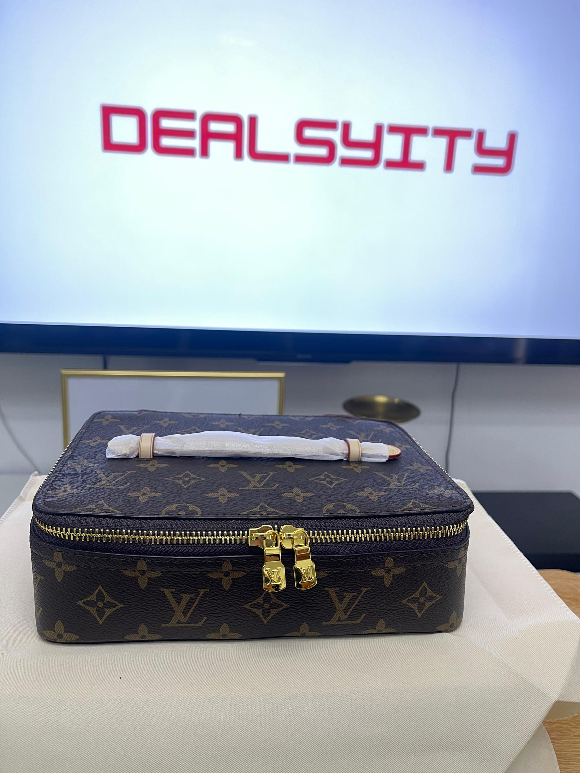 Louis Vuitton Nice Jewelry Case Brown 23Cm