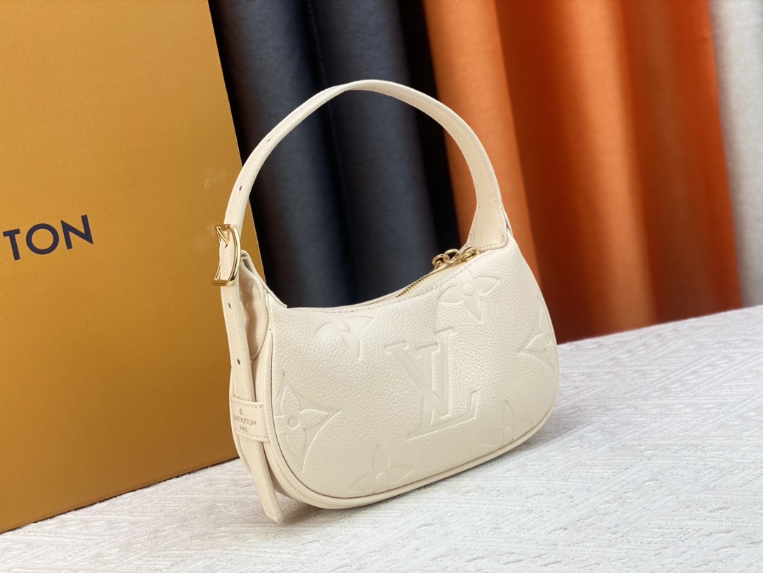Louis Vuitton Mini Moon White 20Cm M82519