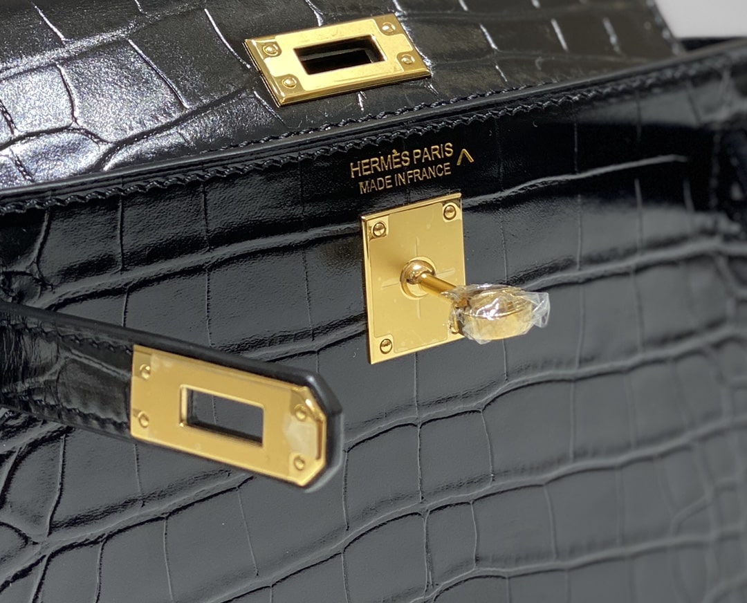 Hermes Mini Kelly Crocodile Gold-Toned Hardware Black 19Cm