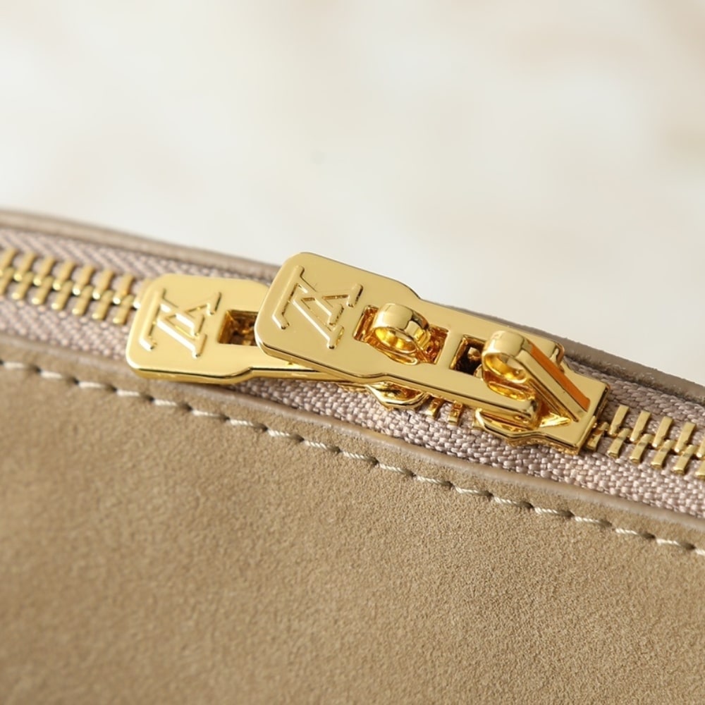 Louis Vuitton Express MM Hazelnut 36Cm M26358