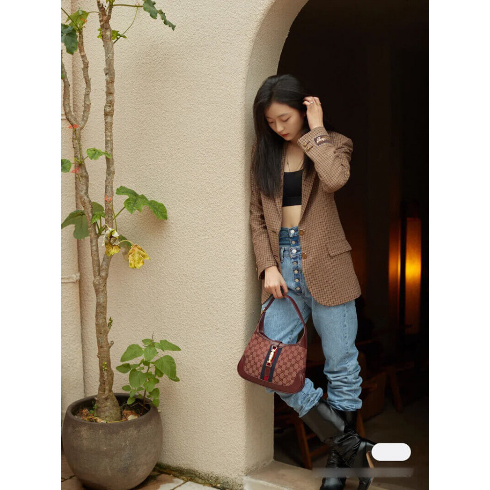 Gucci Jackie 1961 Small Shoulder Bag in Burgundy GG Canvas 28cm