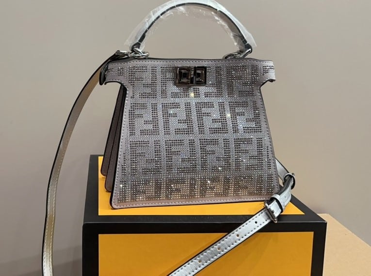Fendi Peekaboo Iseeu Petite Silver Leather Bag With Crystal Ff Motif 21Cm 8Bn335Apkff1Jsu
