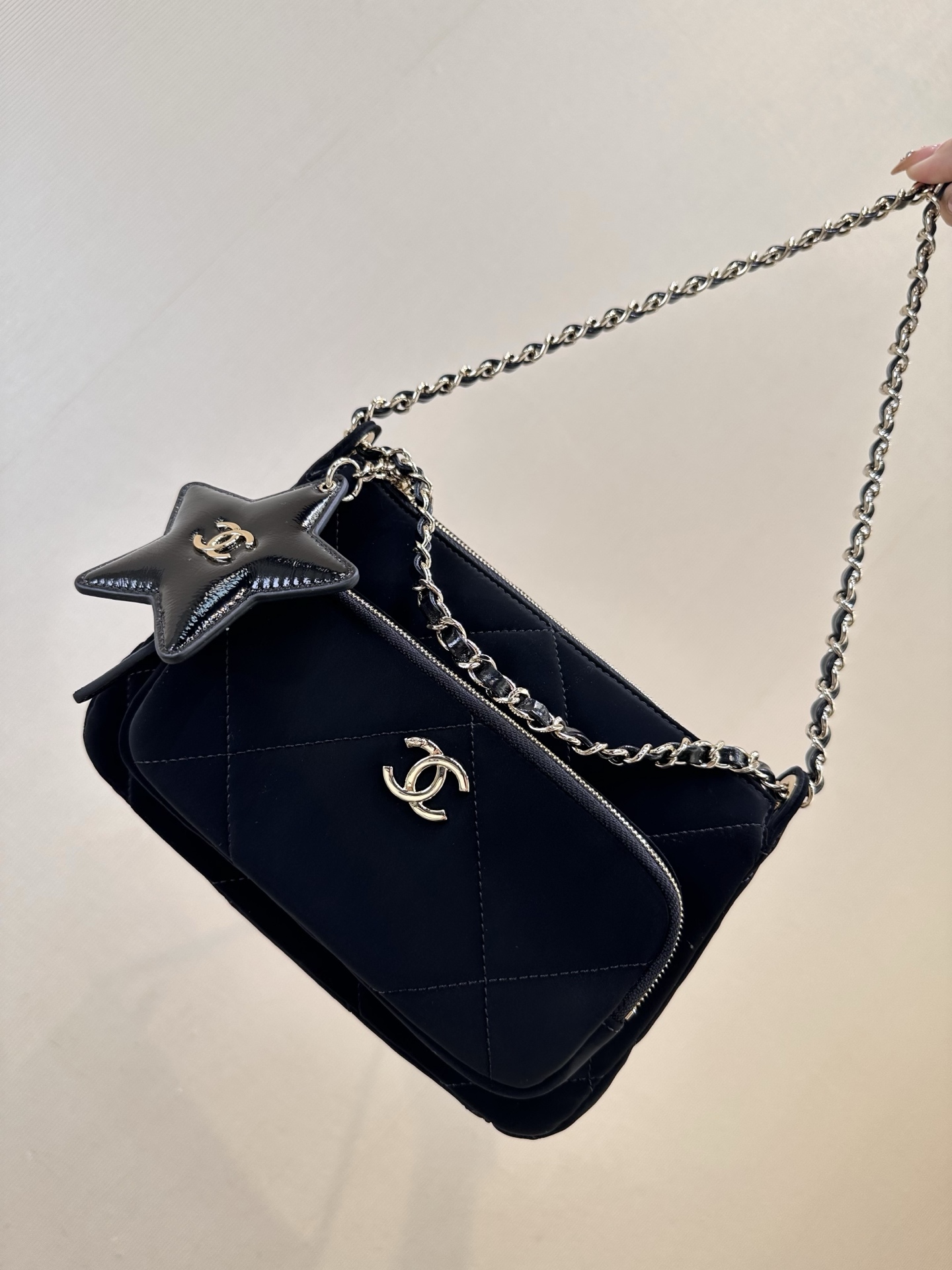 CHANEL Coco Neige 2025/26 Collection Clutch With Chain