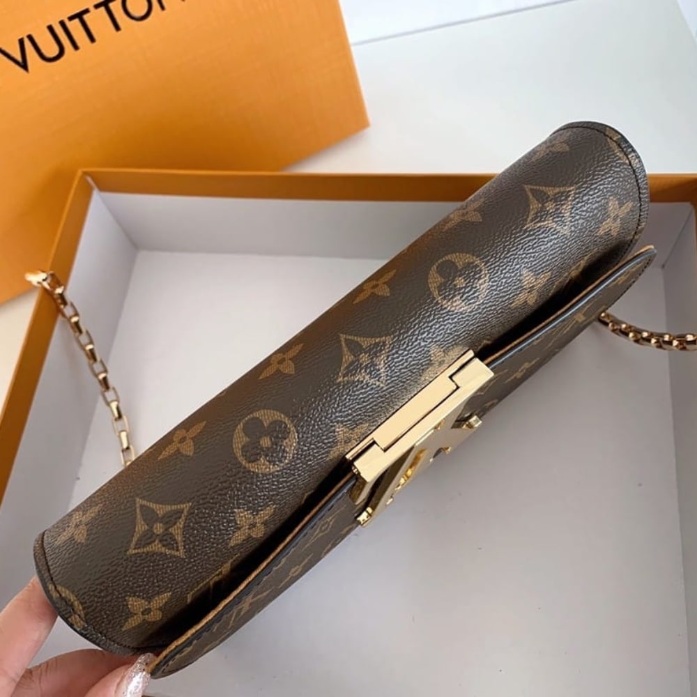 Louis Vuitton Pochette Louise Chain Monogram Canvas Brown 23cm