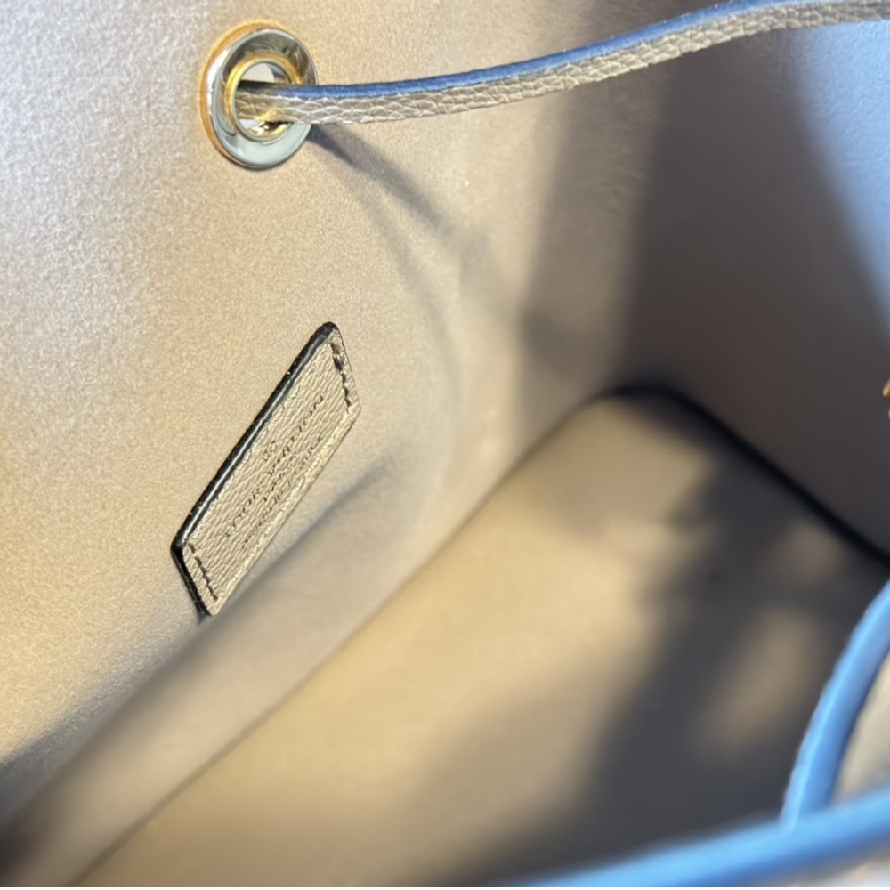 Louis Vuitton N Ono  Mm Cream 25Cm M45555