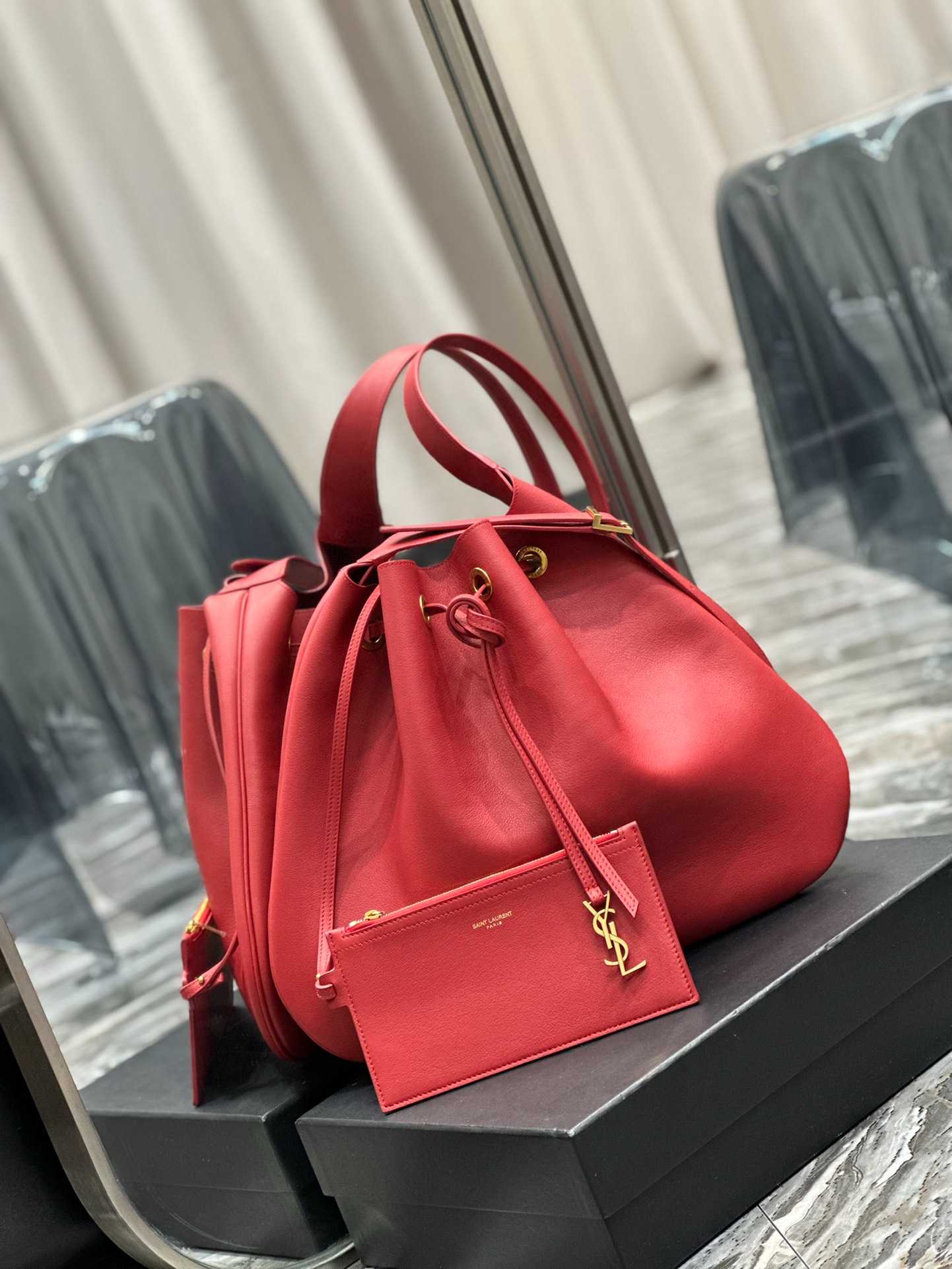 Saint Laurent Paris Vii Large Flat Hobo Bag In Smooth Leather Bag Red 44cm/ 17.3 in