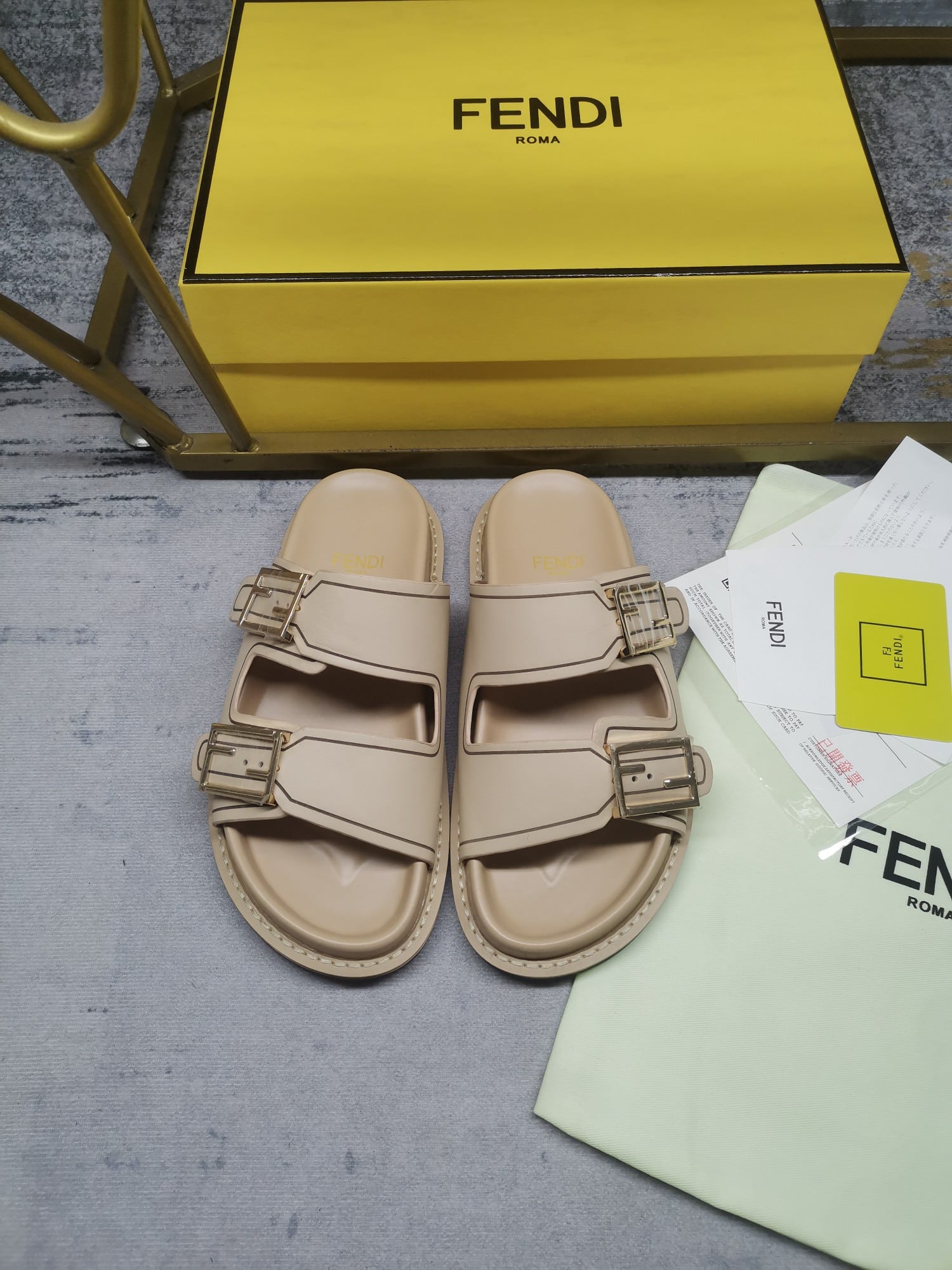 Fendi Feel Leather Slides Beige 8X8326Na7F1Kcu
